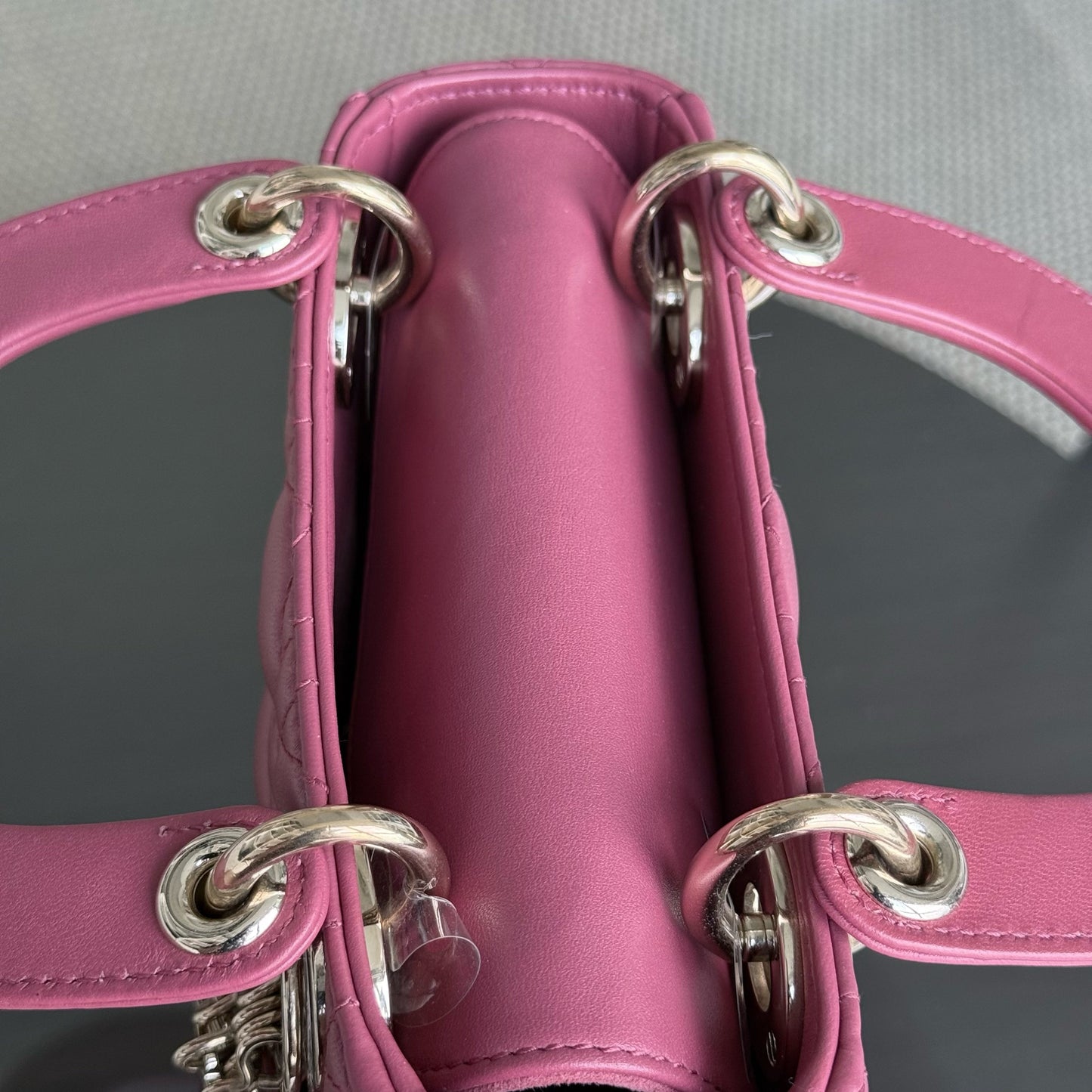Kovancy Lady Mini - Nouvelle version du sac à rabat Cannage entièrement rose avec accessoires dorés