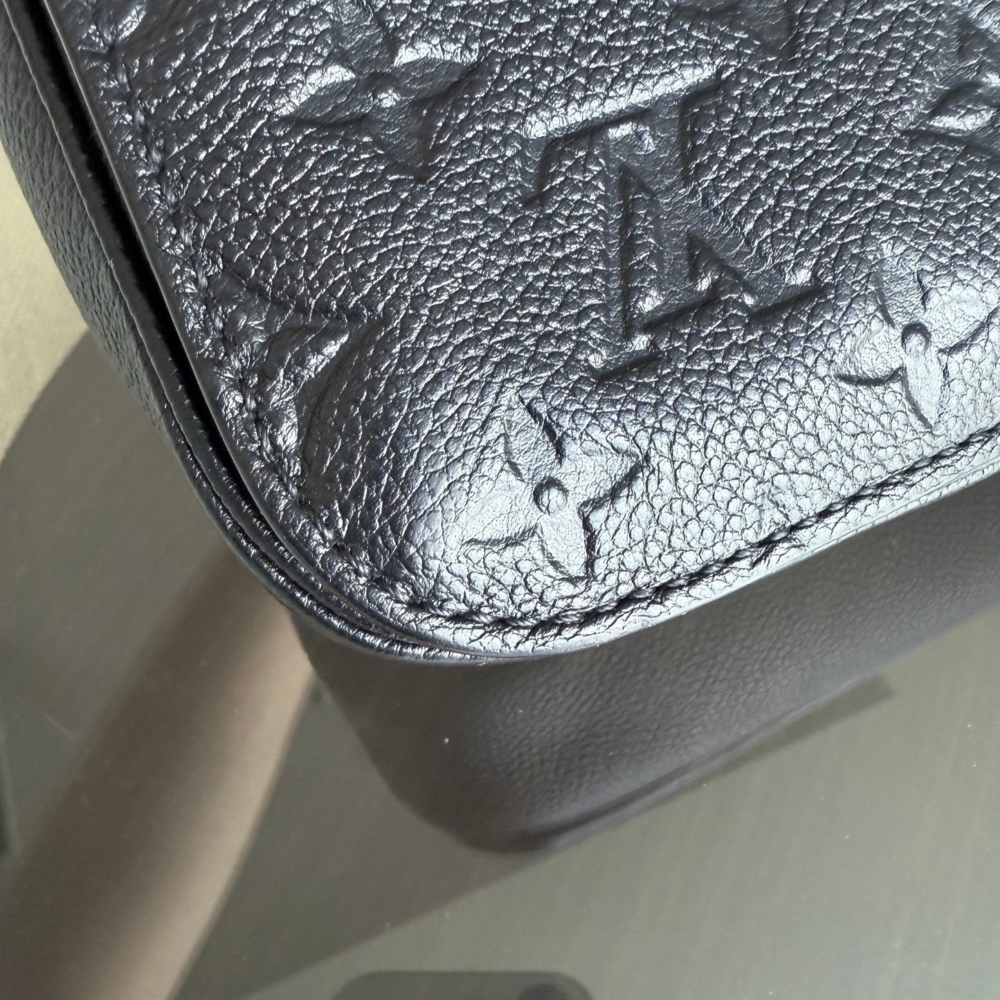 Kovancy Pochette Metis - Monogram Empreinte Cuir Noir Noir Or Quincaillerie
