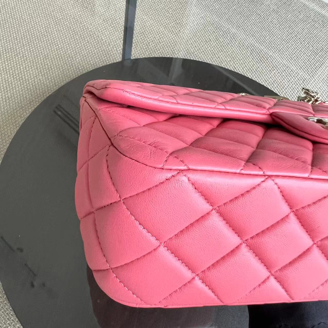 CHANEL Classic Flap Medium