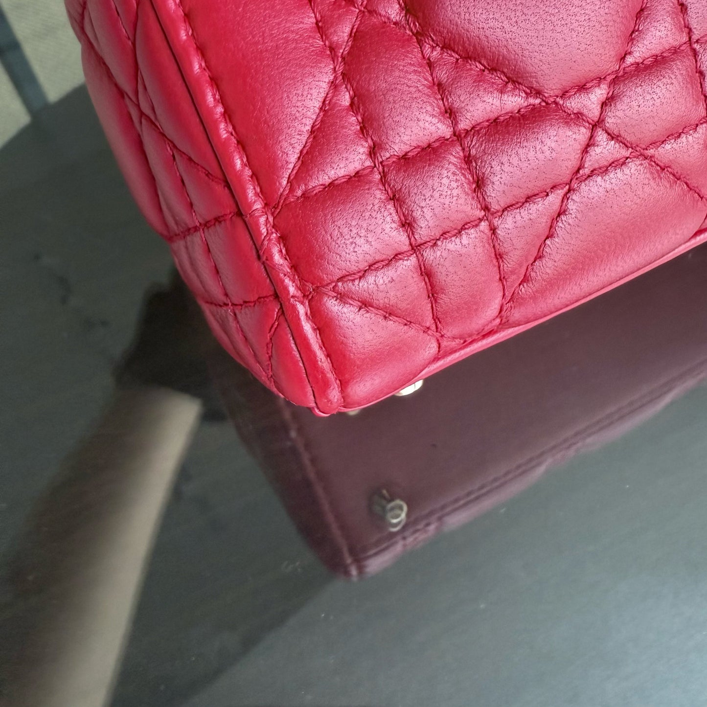 Kovancy Lady Mini - Bandoulière réglable en cuir d'agneau Cannage rouge et matériel doré