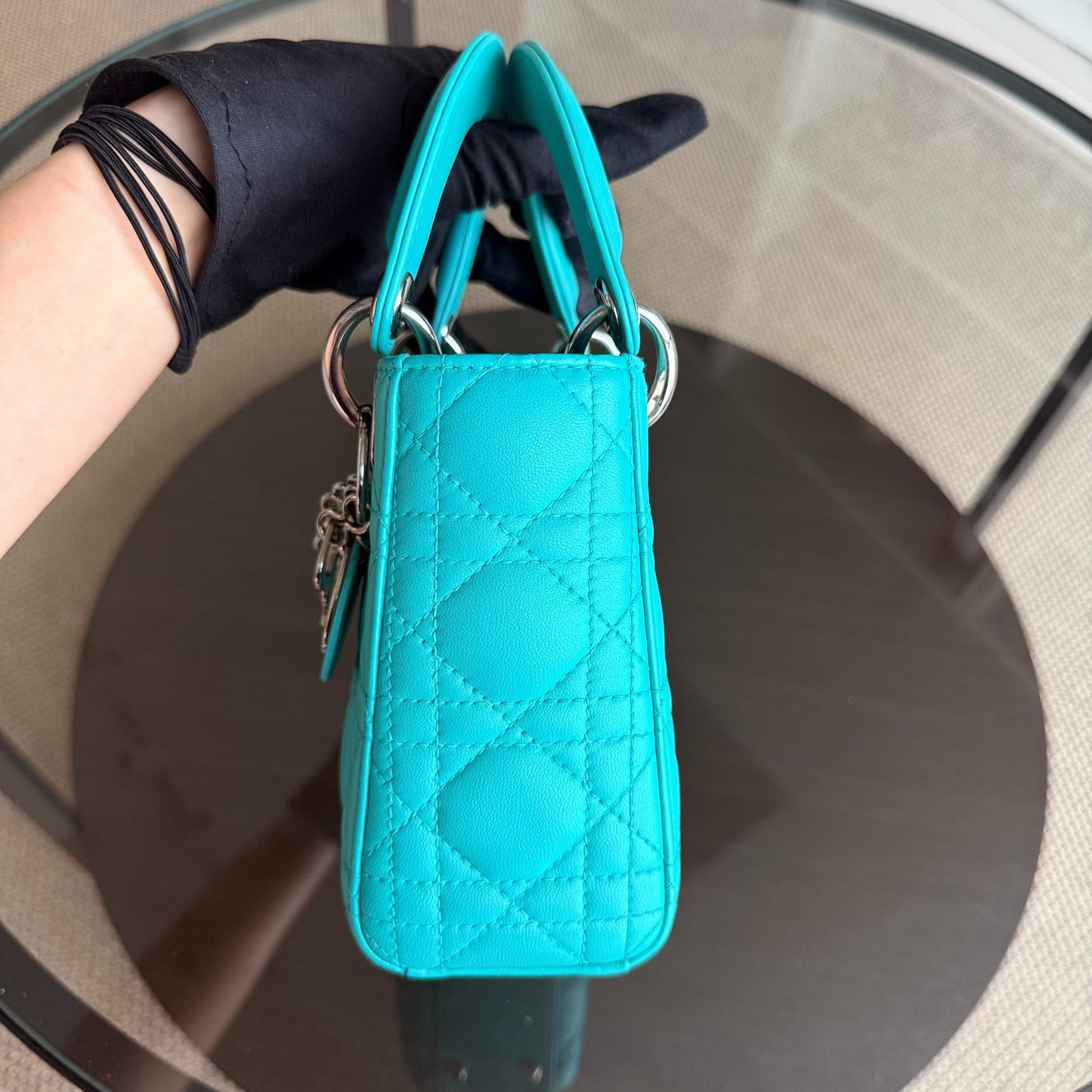 Kovancy Lady Mini - Sangle réglable en cuir d'agneau Cannage bleu cyan et matériel argenté