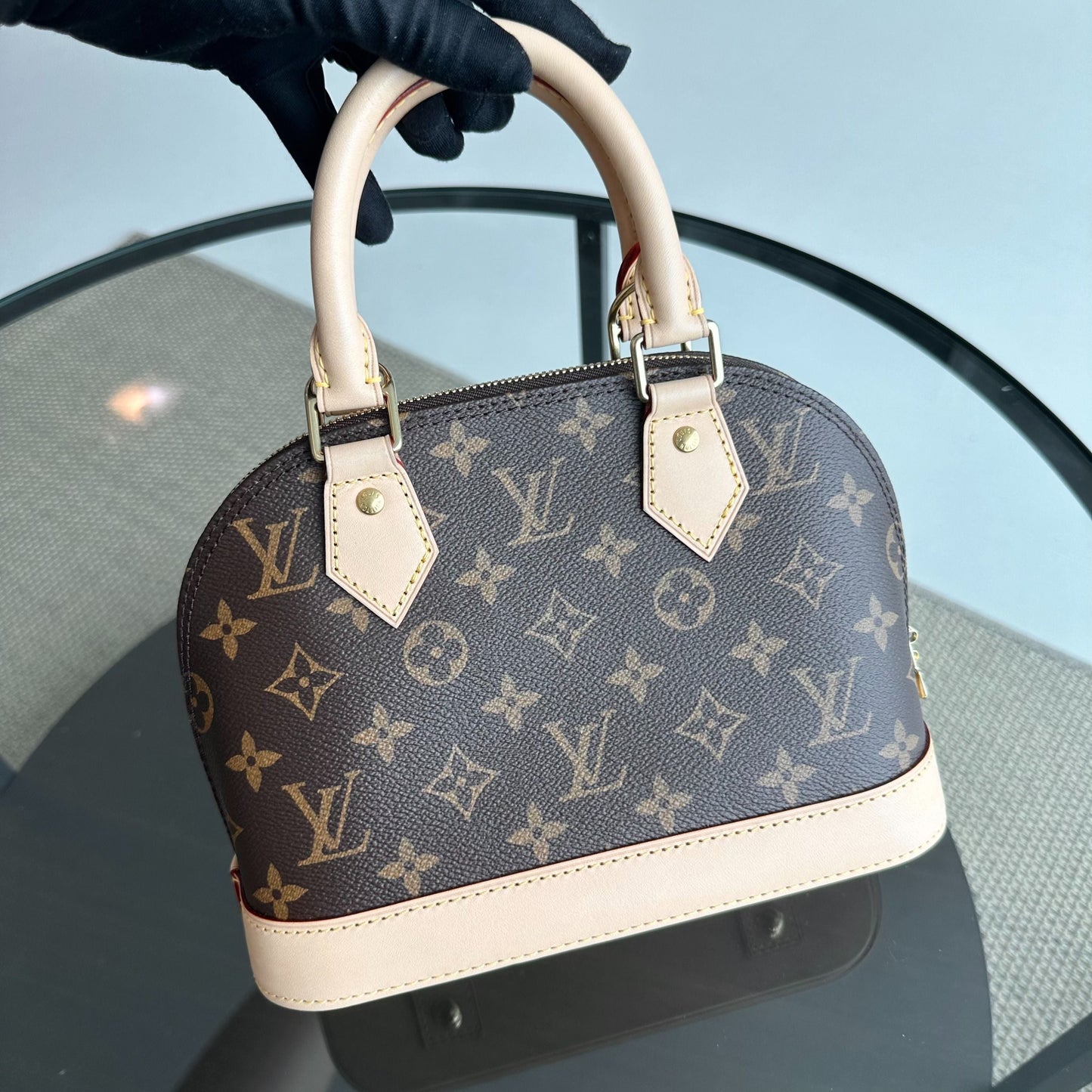 Kovancy Sac à bandoulière en cuir Alma BB Monogram