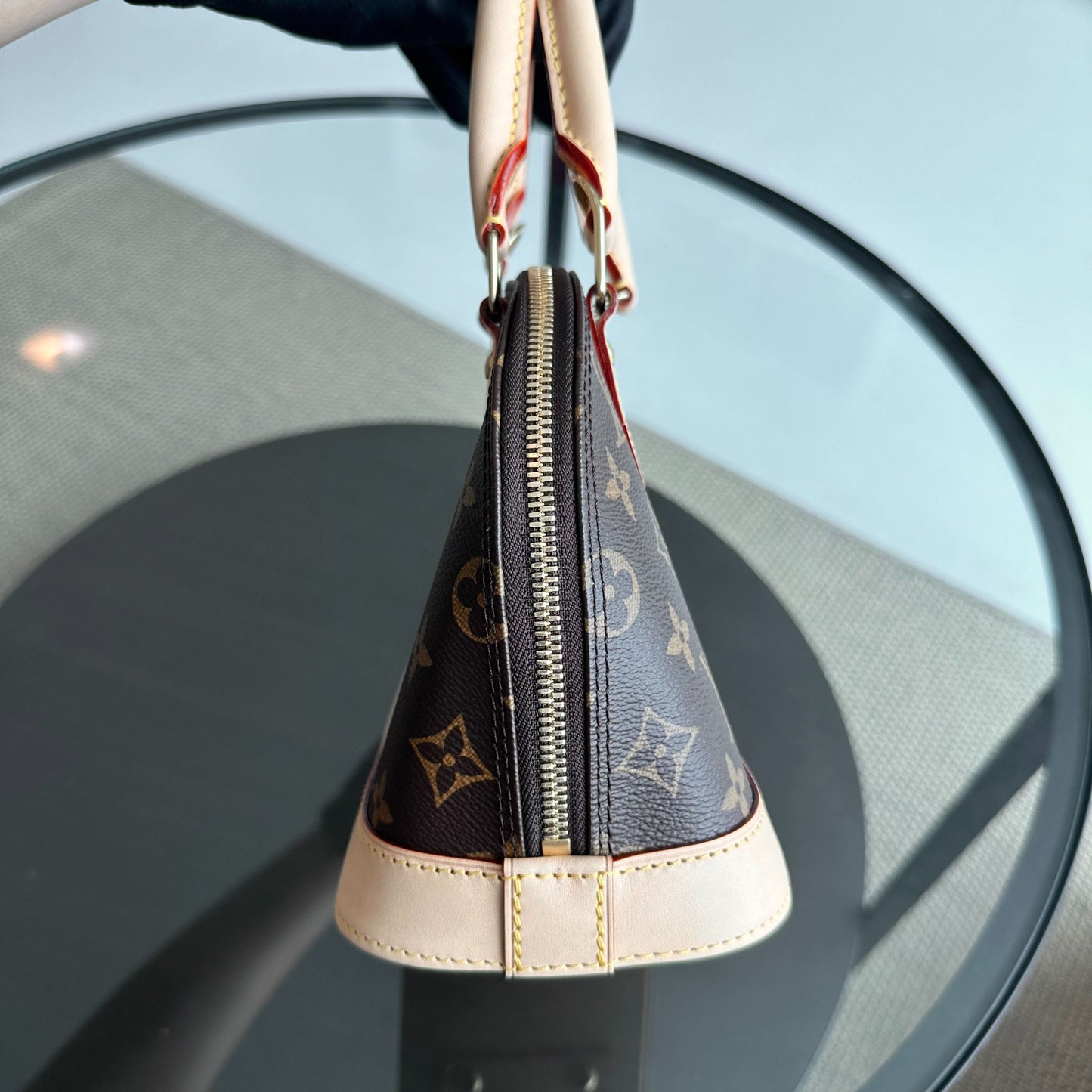 Kovancy Sac à bandoulière en cuir Alma BB Monogram