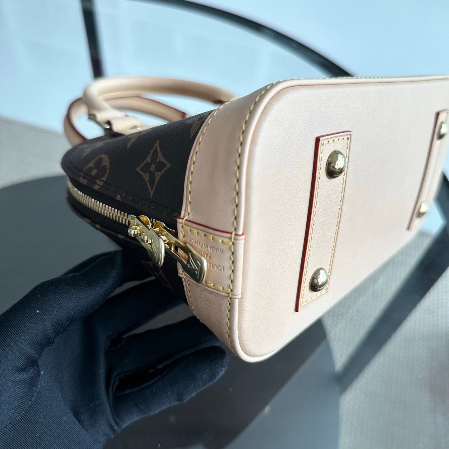 Kovancy Sac à bandoulière en cuir Alma BB Monogram