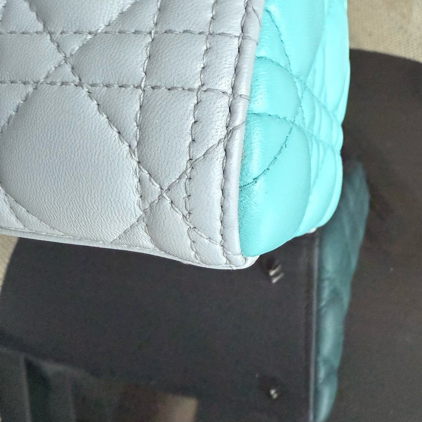 Kovancy Lady Moyen - Cuir d'agneau Cannage bicolore cyan gris gris matériel argenté