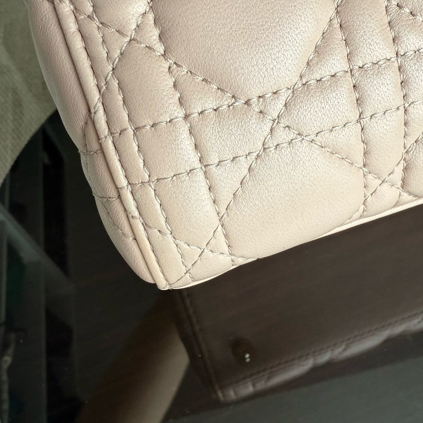 Kovancy Lady Moyen - Cuir d'agneau Cannage beige clair, finitions dorées