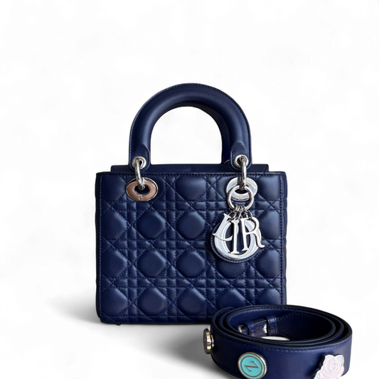 Kovancy Lady Petit rabat - Cuir d'agneau Cannage bleu foncé, quincaillerie argentée