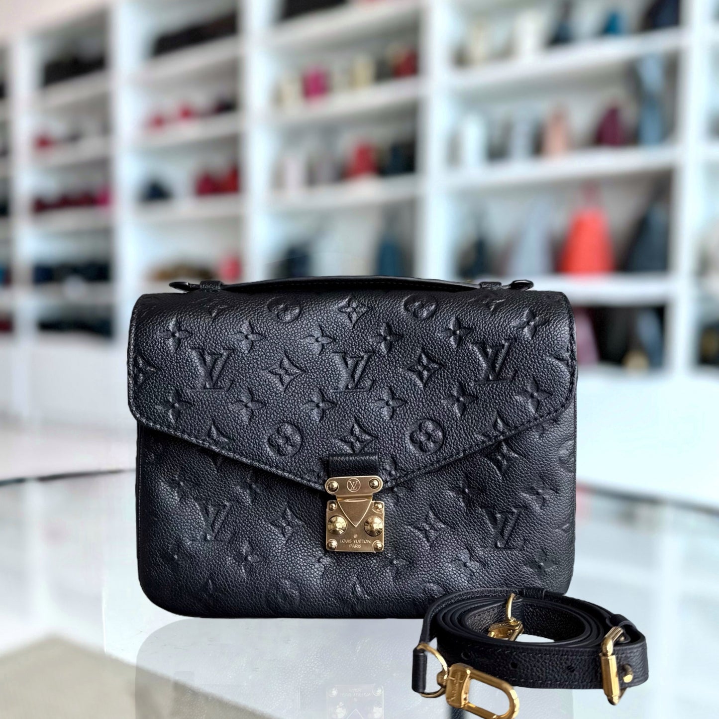 Kovancy Pochette Metis - Monogram Empreinte Cuir Noir Noir Or Quincaillerie