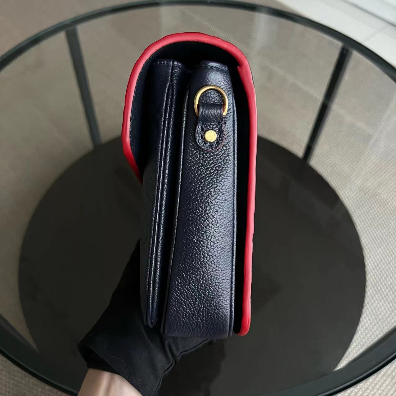 Kovancy Pochette Metis Calfskin Empreinte Marine Rouge Matériel Doré