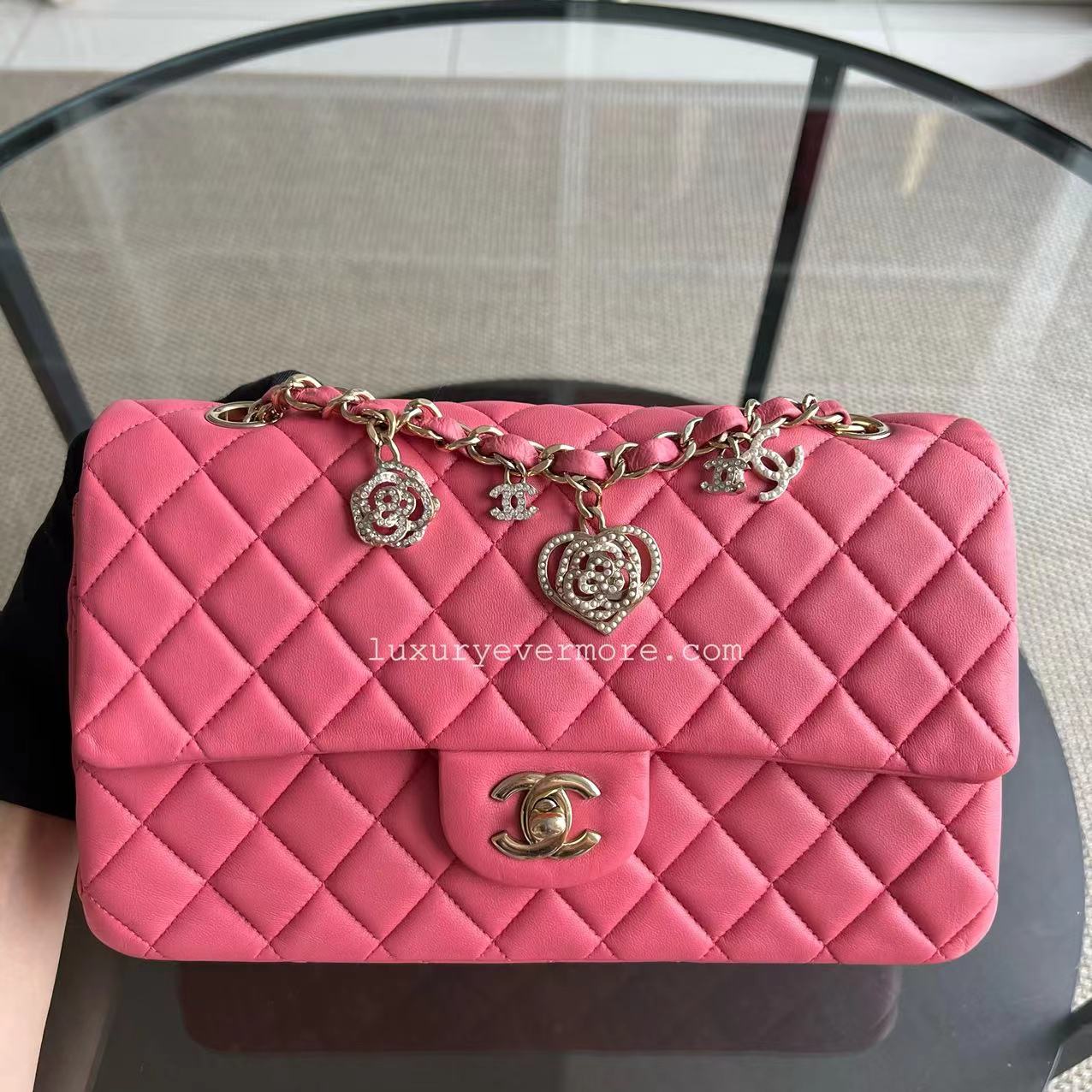 CHANEL Classic Flap Medium
