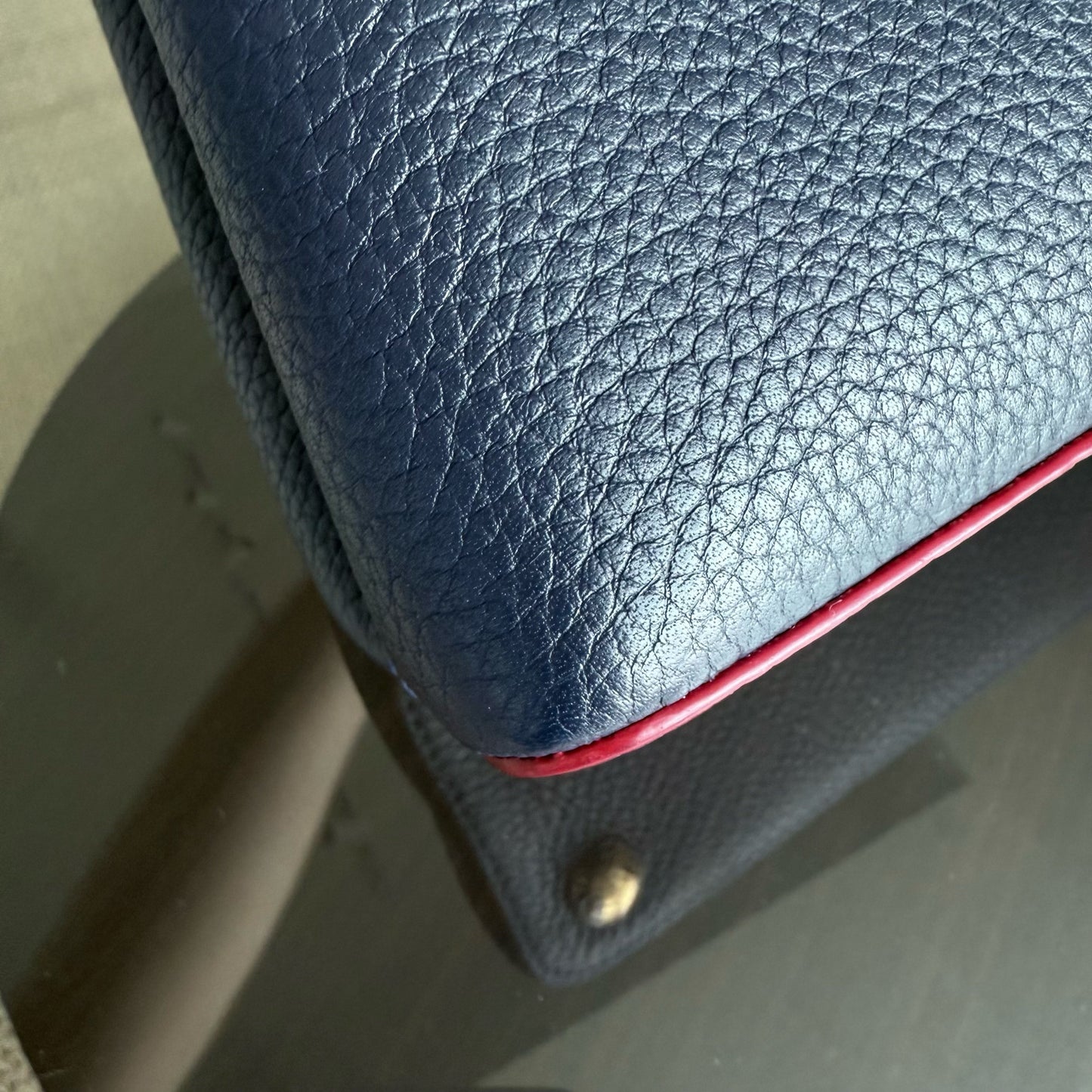 Kovancy Capucines BB - Cuir de veau grainé Bleu foncé Fuchsia Ferrures dorées