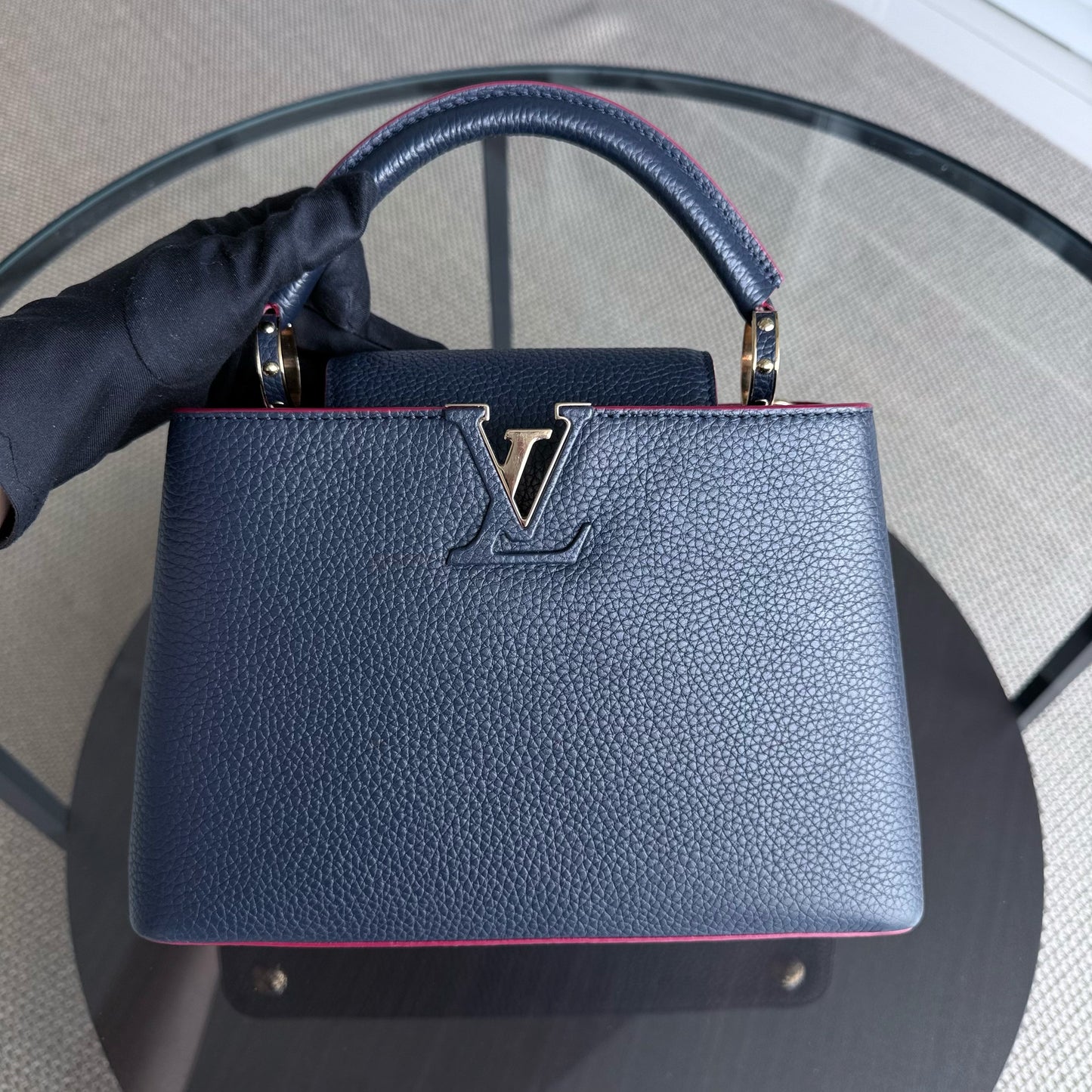 Kovancy Capucines BB - Cuir de veau grainé Bleu foncé Fuchsia Ferrures dorées
