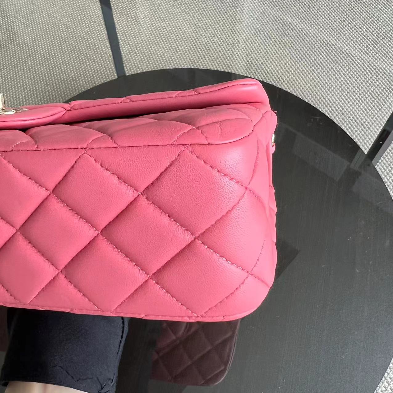 CHANEL Classic Flap Medium