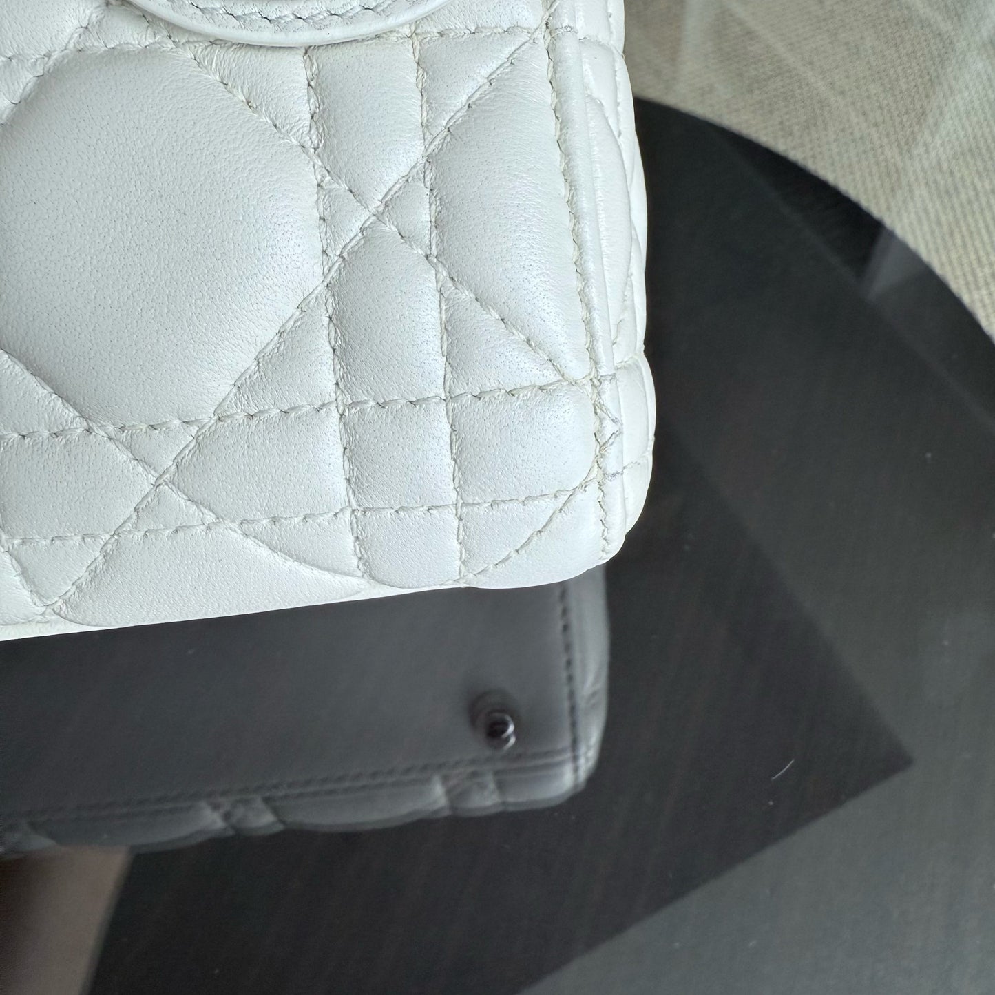 Kovancy Lady Mini - Sangle chaîne en cuir d'agneau Cannage blanc et métal argenté