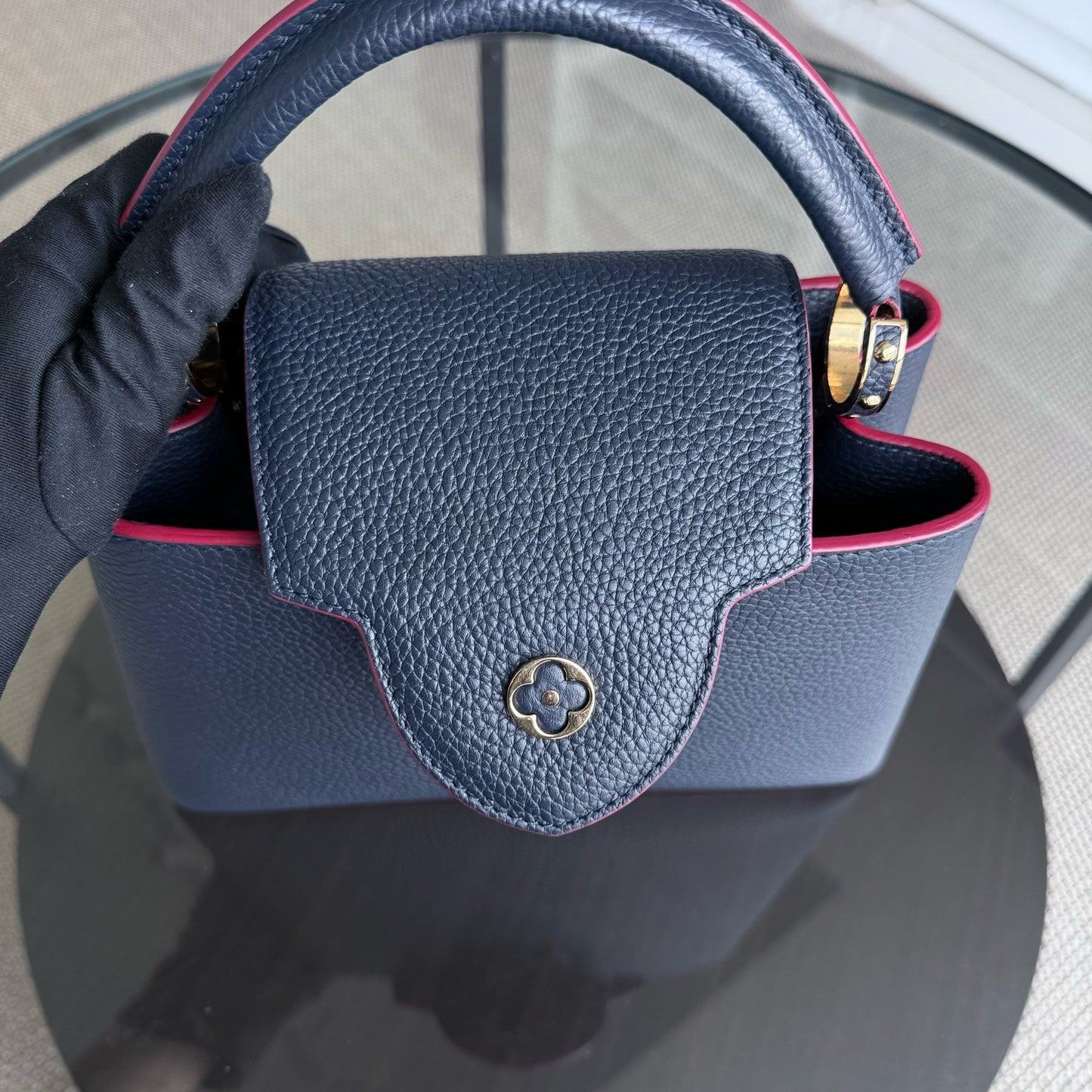 Kovancy Capucines BB - Cuir de veau grainé Bleu foncé Fuchsia Ferrures dorées