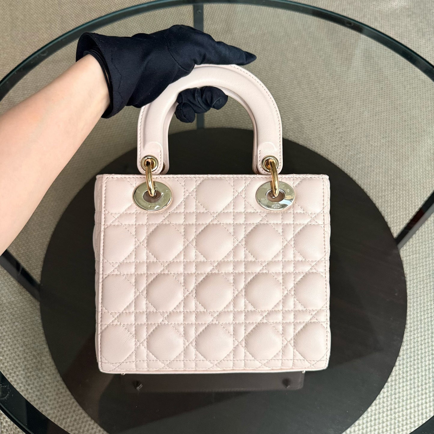 Kovancy Lady Petit rabat ABC - Cuir d'agneau Cannage rose poudré, quincaillerie dorée MyABC