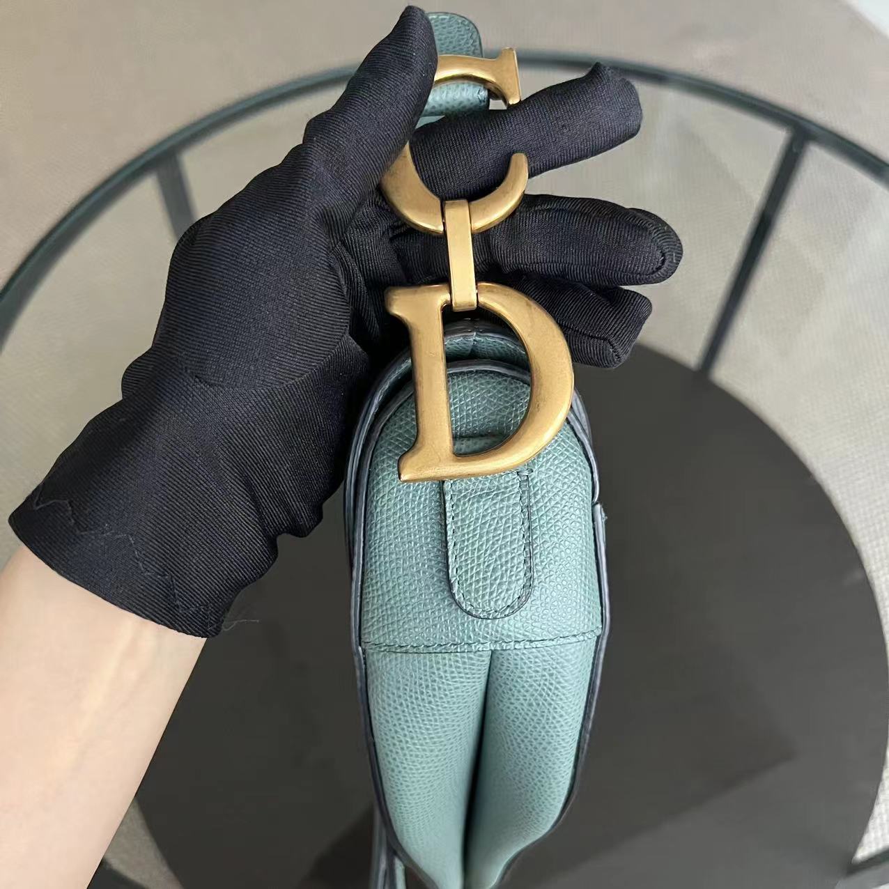 Kovancy Saddle Medium - Cuir de veau grainé 25CM Haze Green Hardware doré