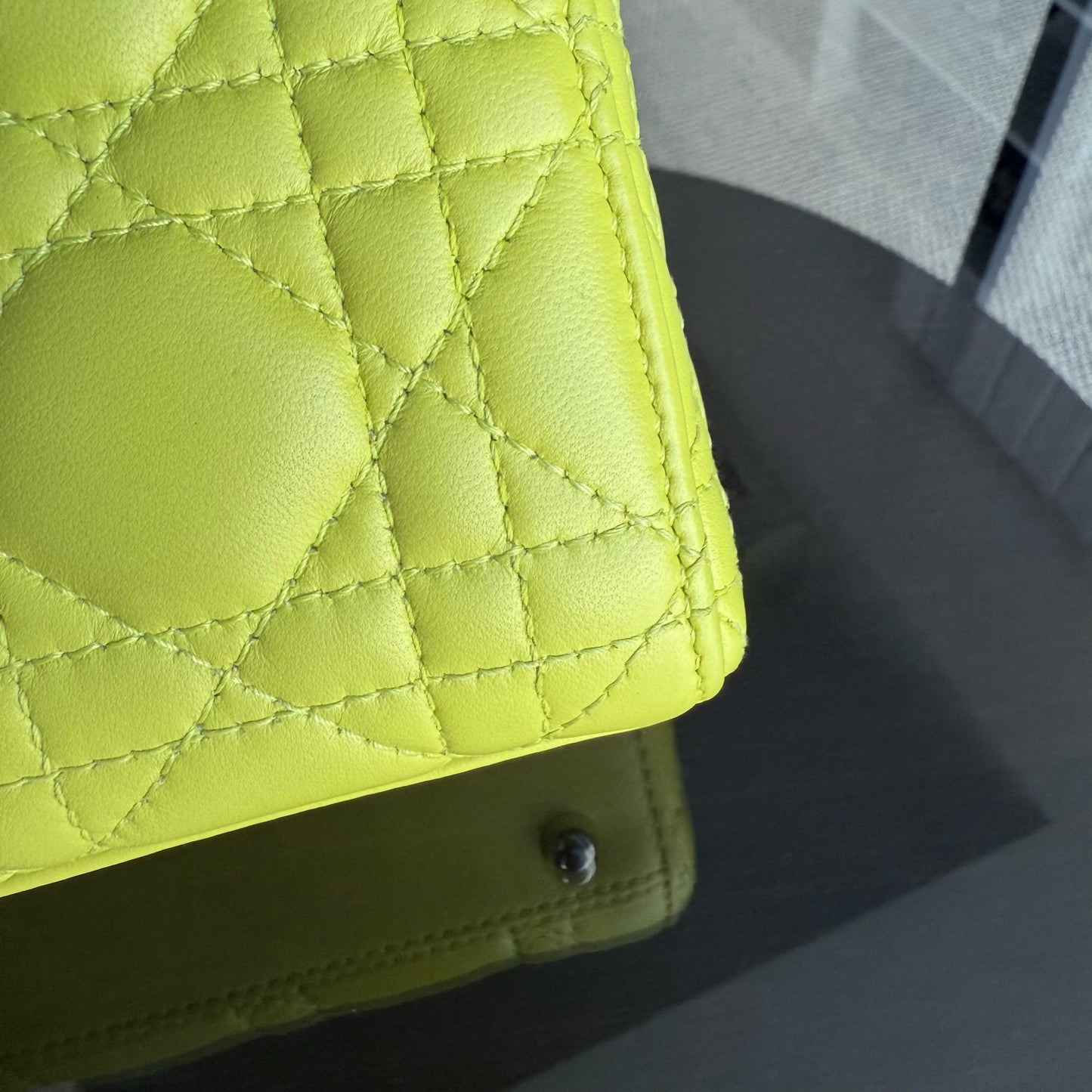 Kovancy Lady Mini - Sangle réglable en cuir d'agneau Cannage jaune et métal argenté