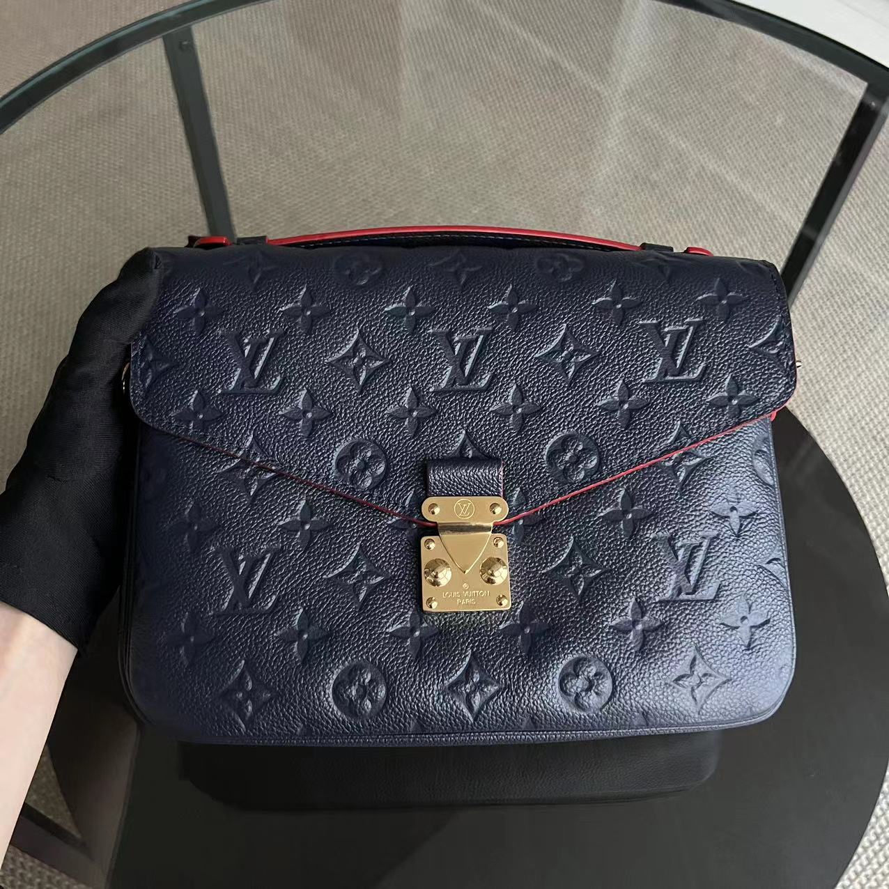 Kovancy Pochette Metis Calfskin Empreinte Marine Rouge Matériel Doré