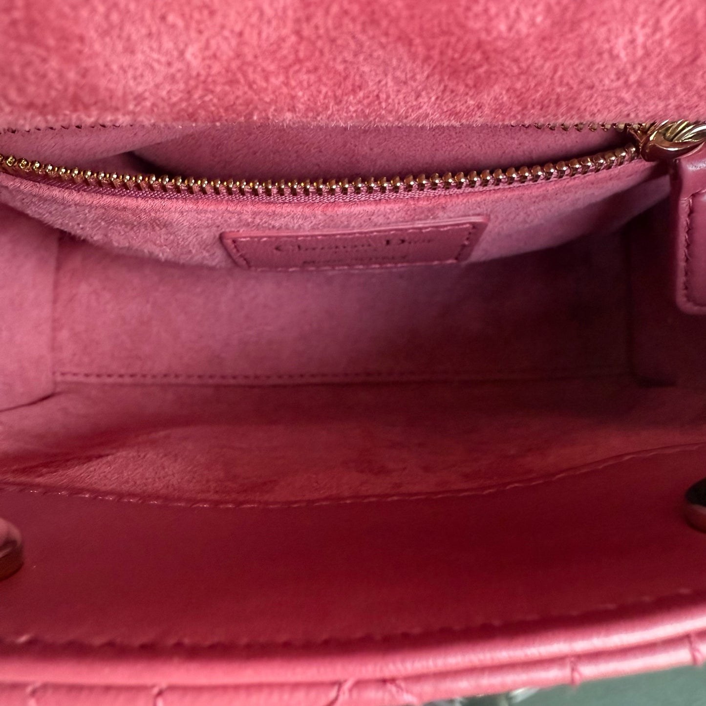 Kovancy Lady Mini - Nouvelle version du sac à rabat Cannage entièrement rose avec accessoires dorés