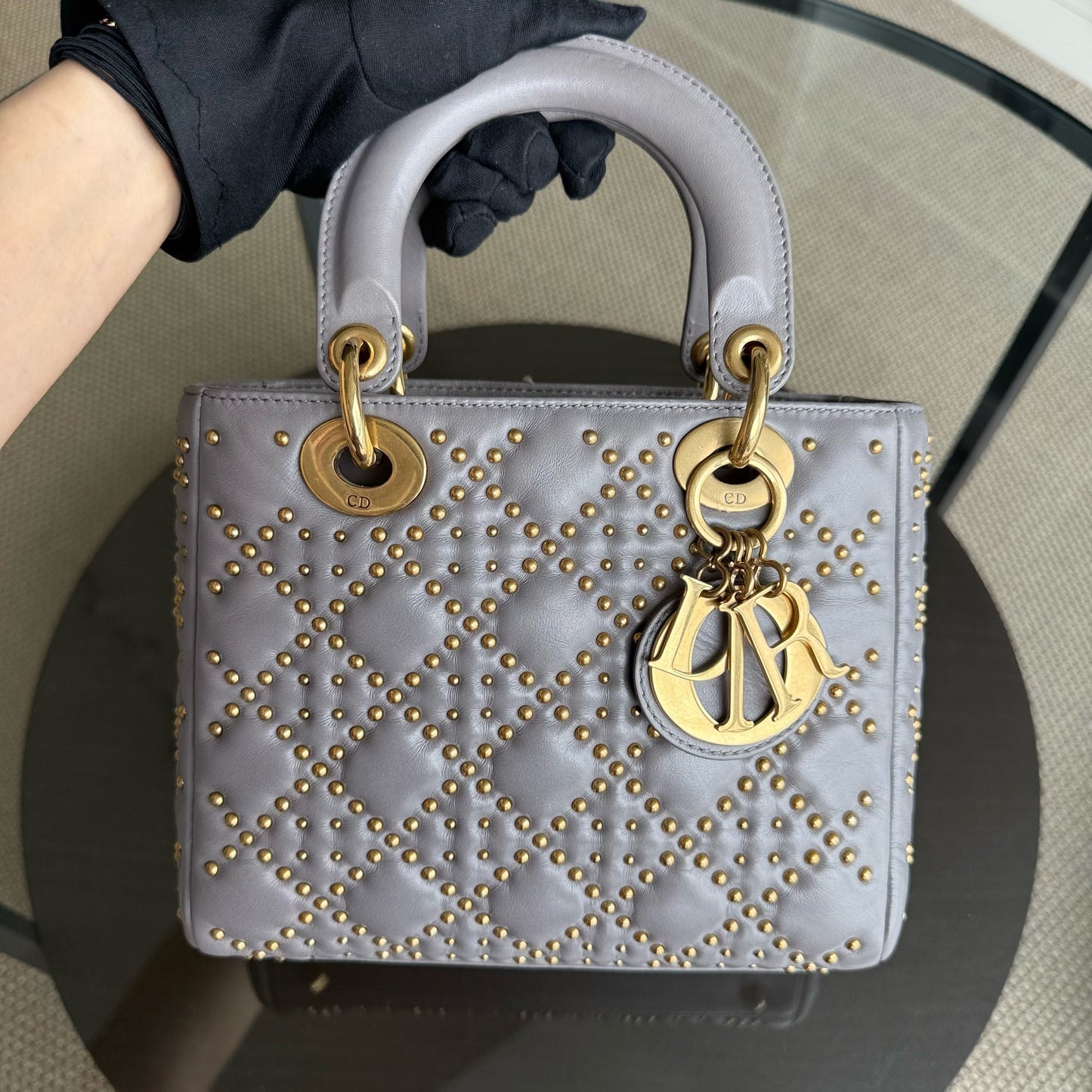 Kovancy Lady Petit - Cuir d'agneau clouté Cannage Gris Gris Quincaillerie dorée