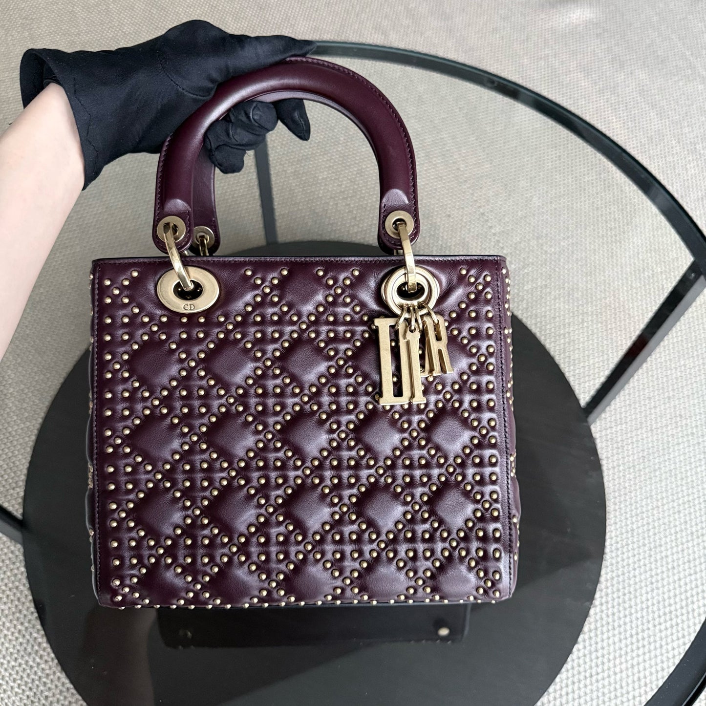 Kovancy Lady Rabat moyen - Cuir de veau Cannage clouté, rouge bordeaux, accessoires dorés