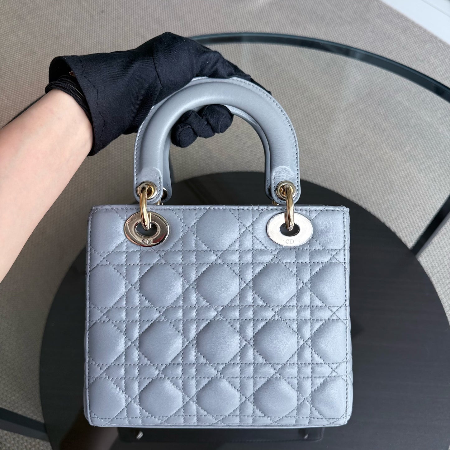Kovancy Lady Petit - Cuir d'agneau Cannage Gris clair Quincaillerie grise et dorée