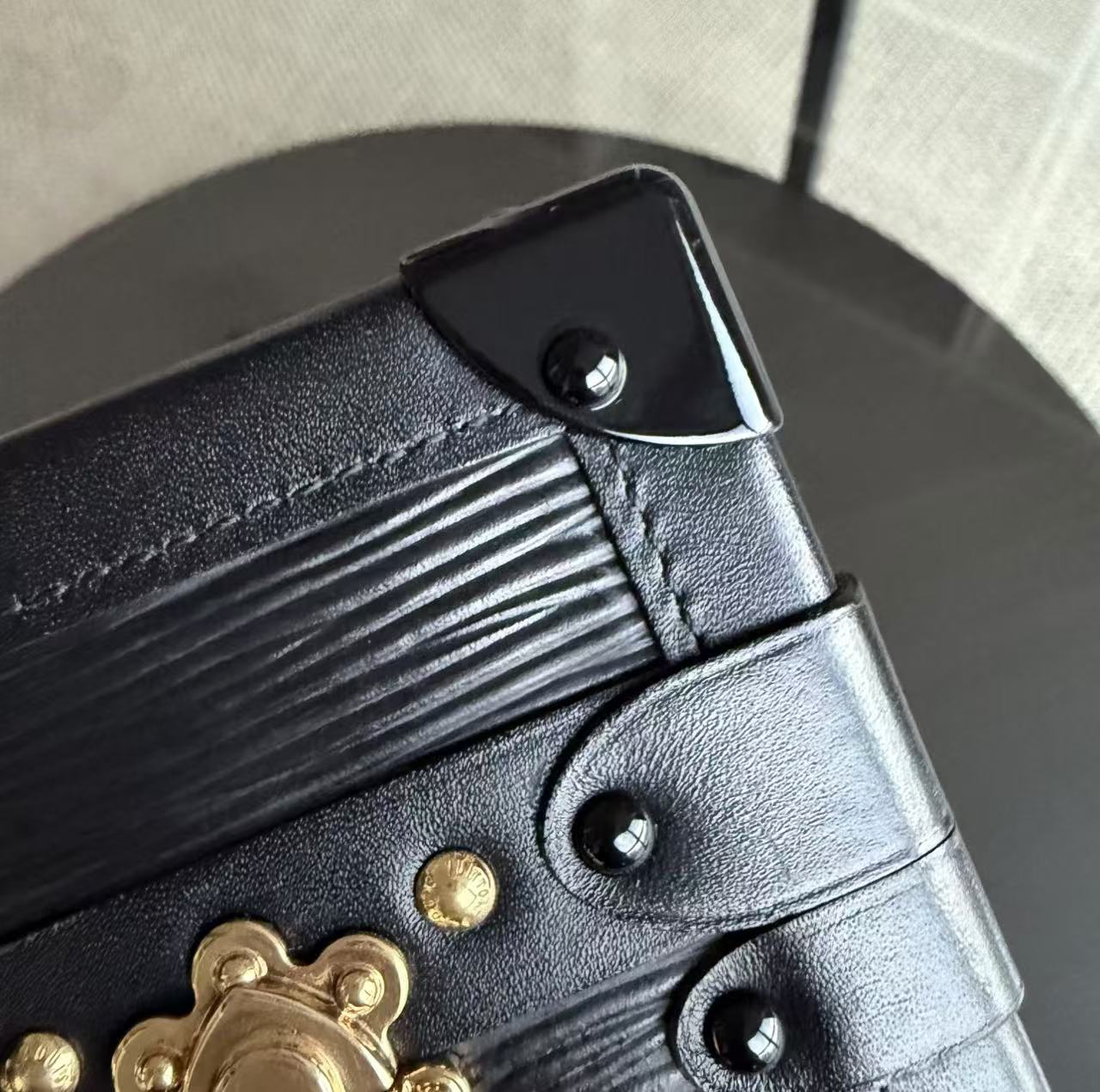 Kovancy Petite Malle - Sac bandoulière en cuir noir EPI