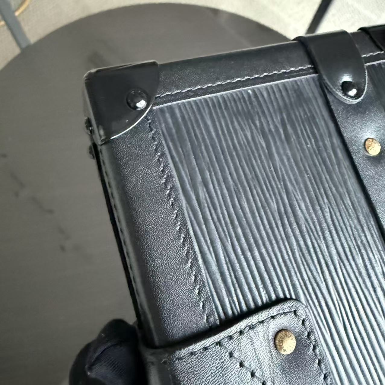 Kovancy Petite Malle - Sac bandoulière en cuir noir EPI