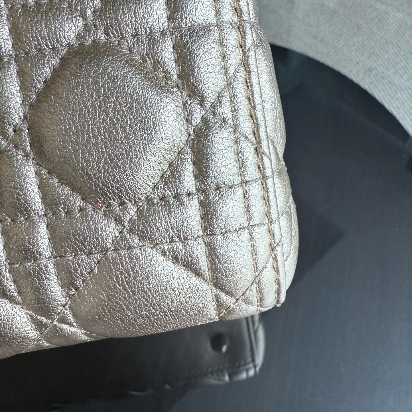 Kovancy Lady Moyen - Cuir de veau doré Cannage, accessoires dorés, sans sangle