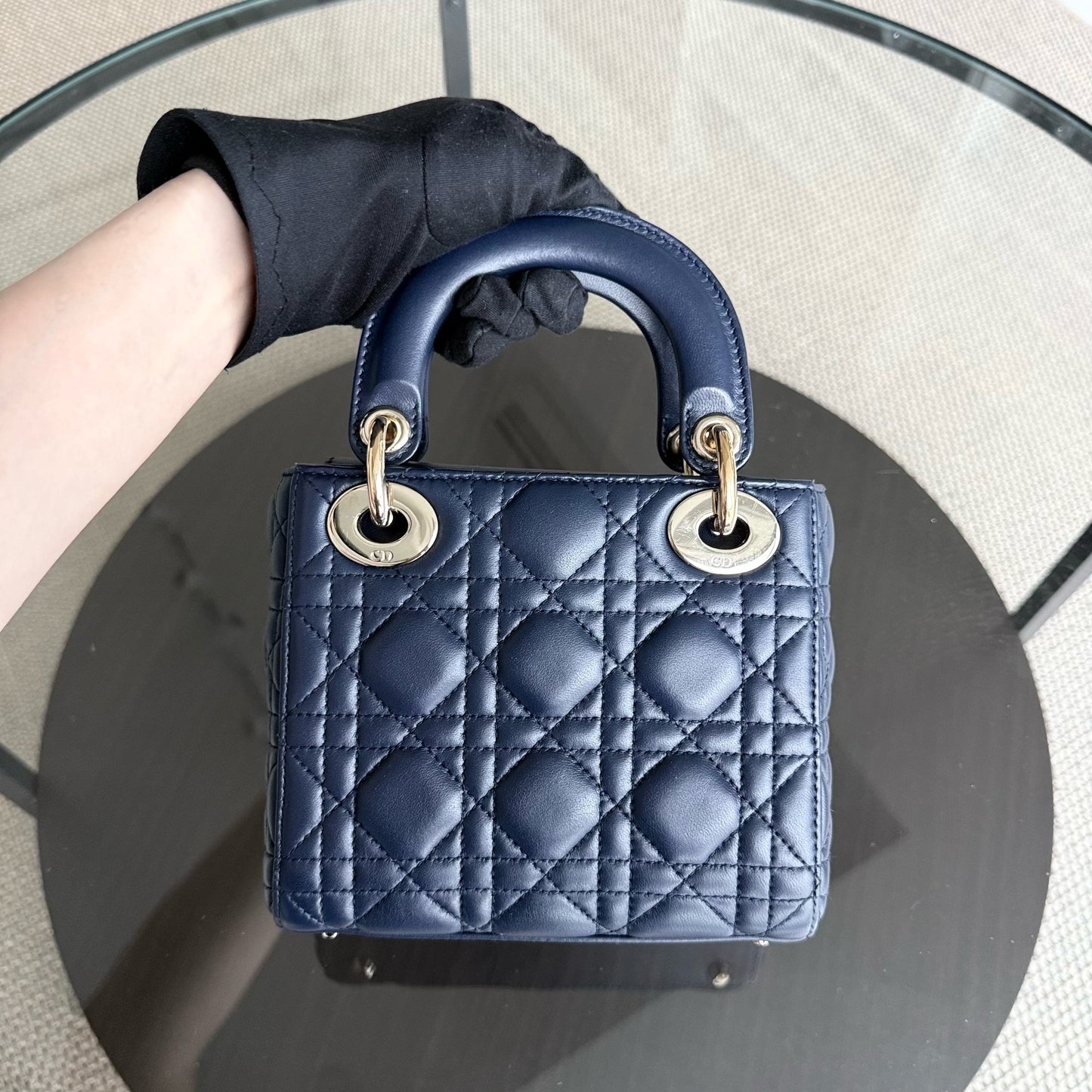 Kovancy Lady Mini - Bandoulière réglable en cuir d'agneau Cannage bleu foncé avec finitions dorées