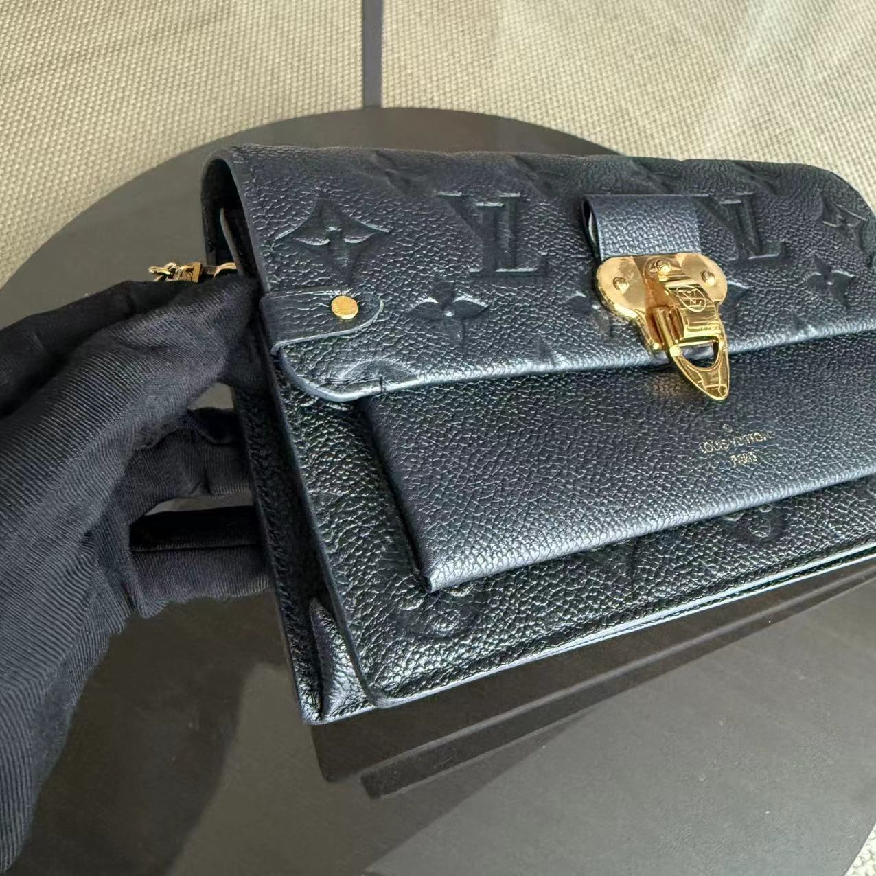 LVT Vavin Chain WOC Chain Wallet Empreinte Black Gold Hardware Black