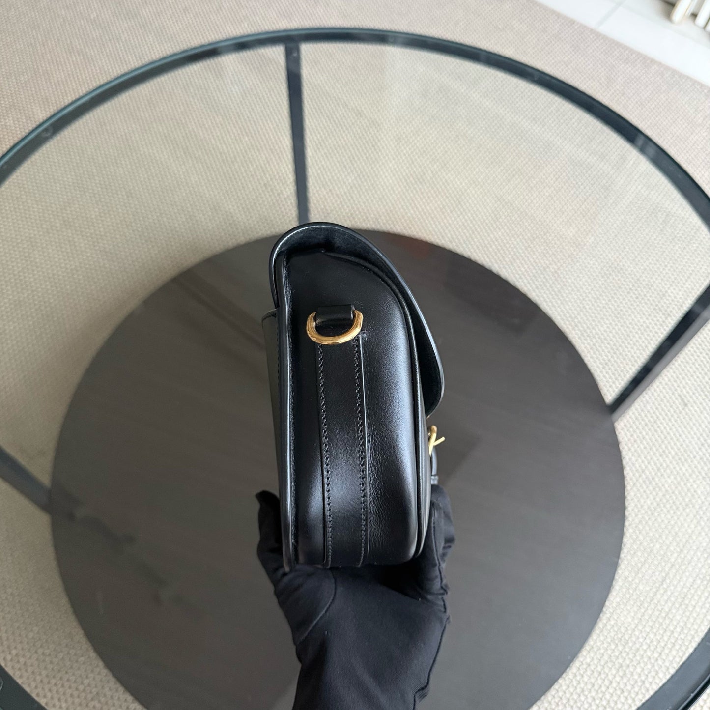 Kovancy Bobby Medium - Cuir de veau lisse noir, finitions dorées