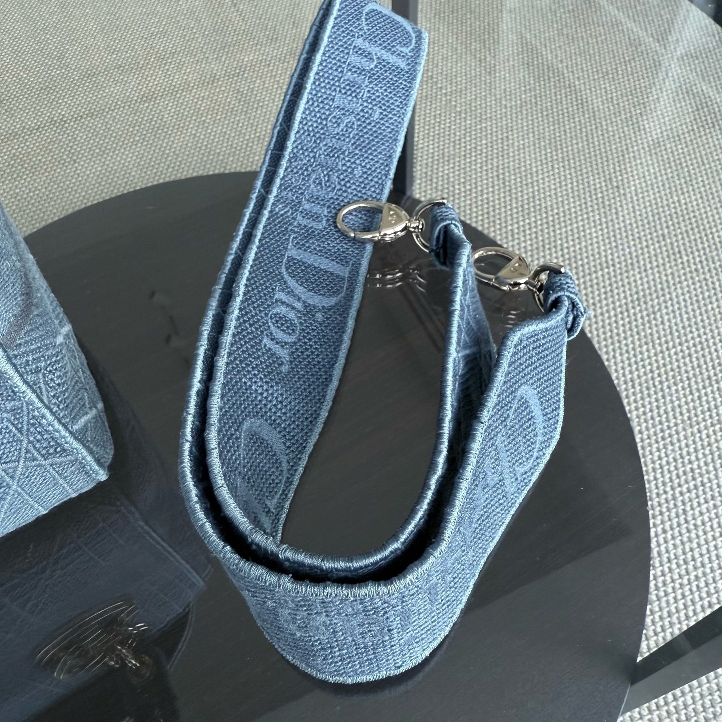 Kovancy Lady D-Lite - Cannage brodé bleu denim clair avec accessoires dorés