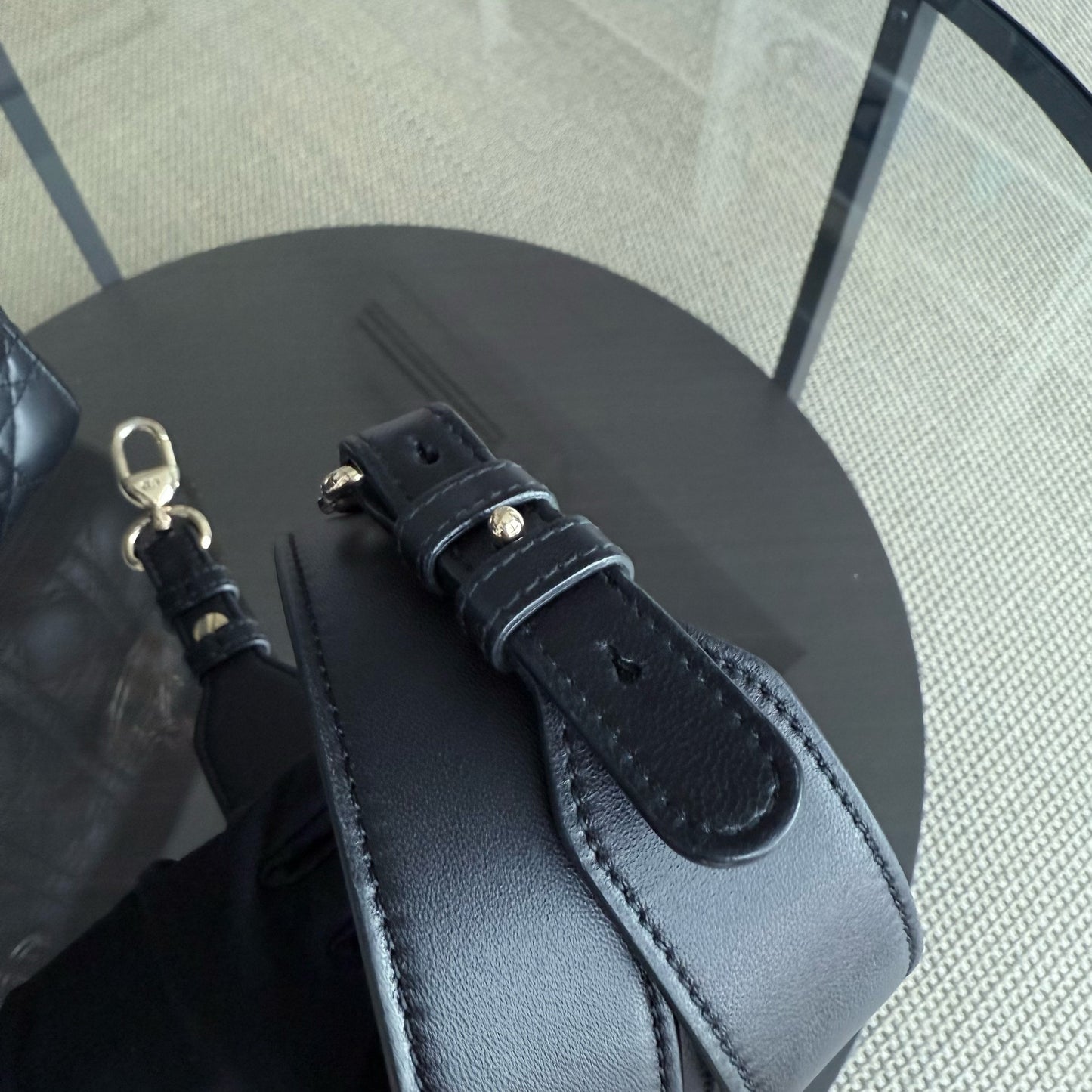 Kovancy Lady Petit modèle - Cuir d'agneau Cannage noir et matériel doré