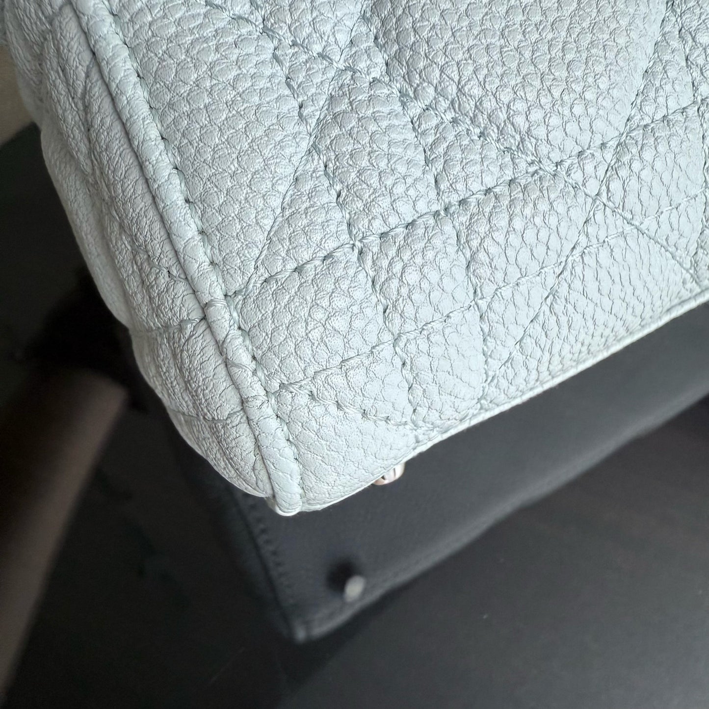 Kovancy Lady Mini - Cuir de veau grainé Cannage Glacier White Hardware argenté