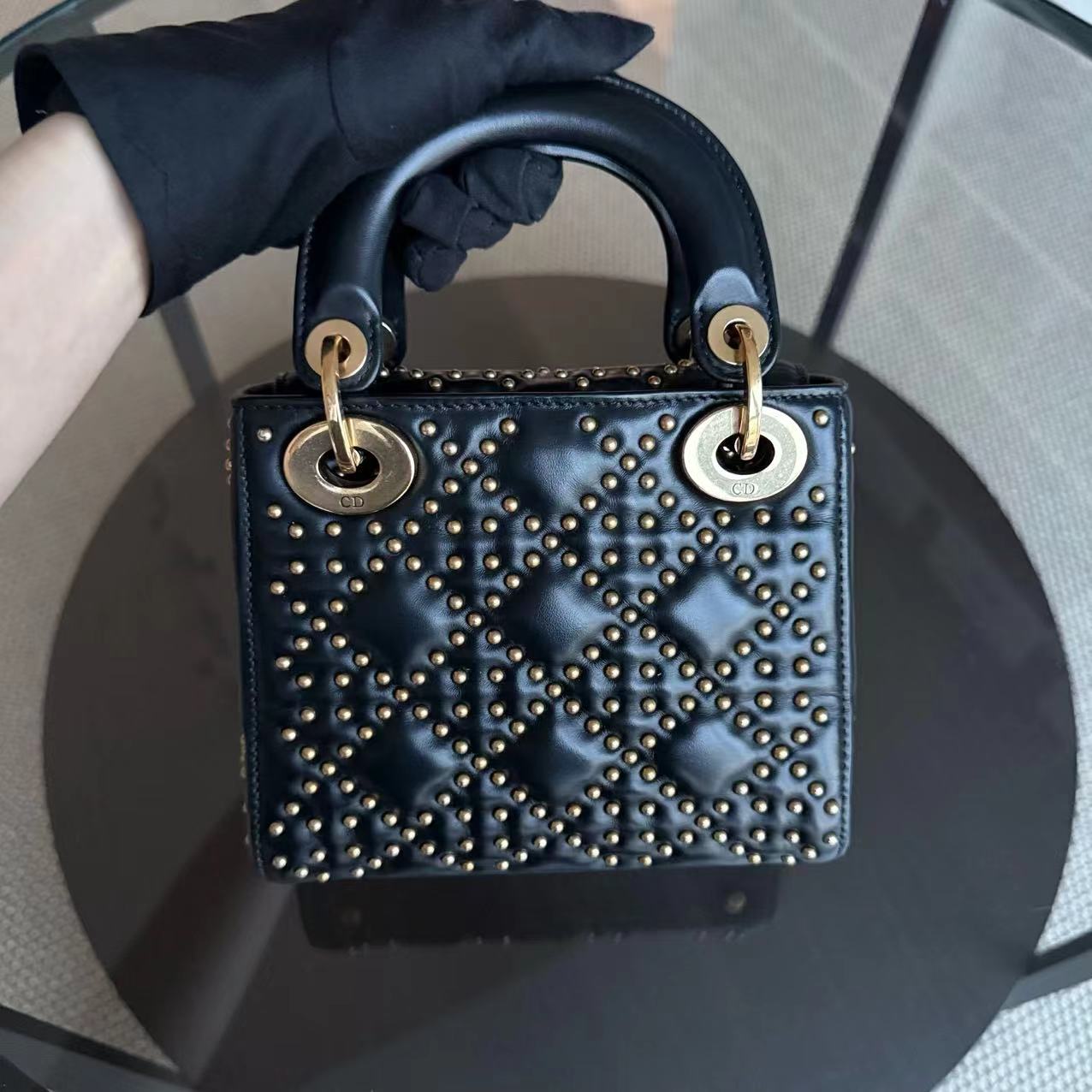 Kovancy Lady Mini sac en cuir d'agneau matelassé clouté noir avec accessoires dorés