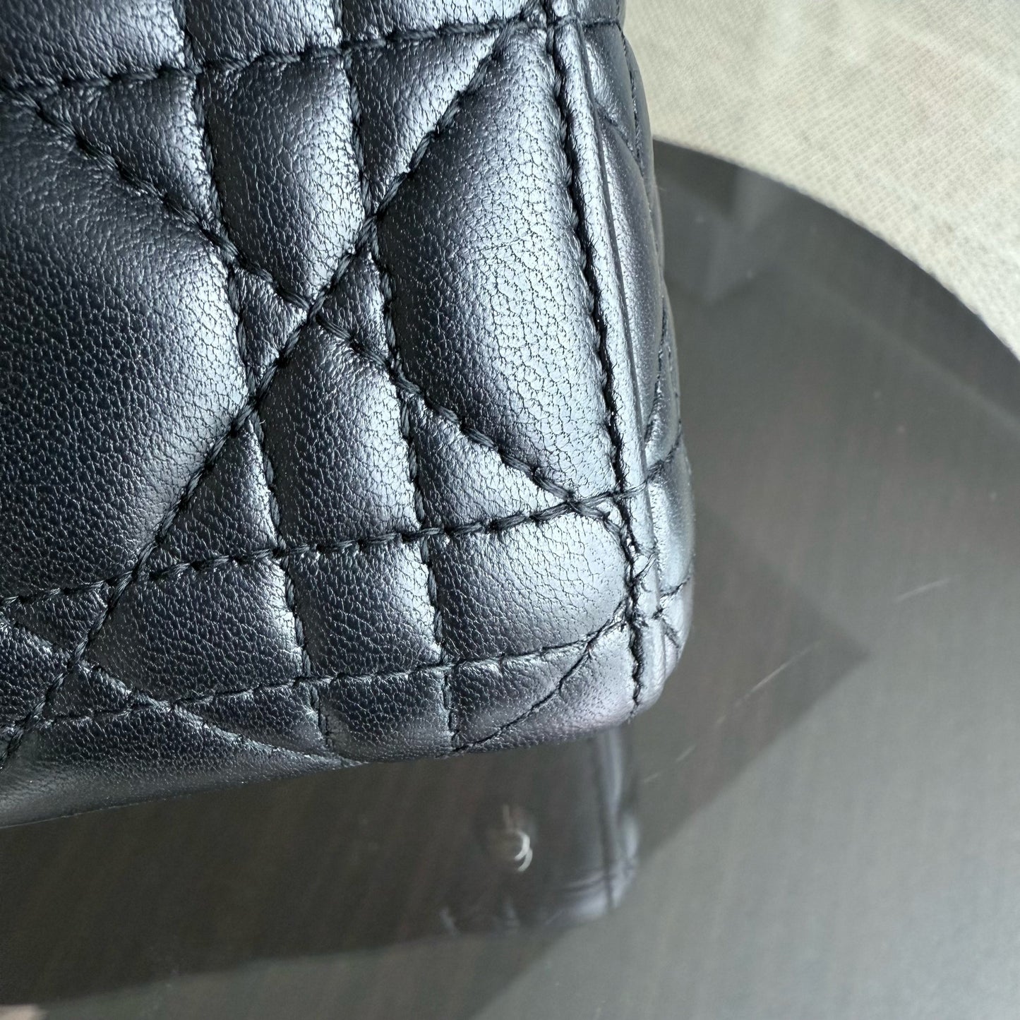 Kovancy Lady Mini - Sangle à chaîne en cuir d'agneau Cannage noir et matériel argenté