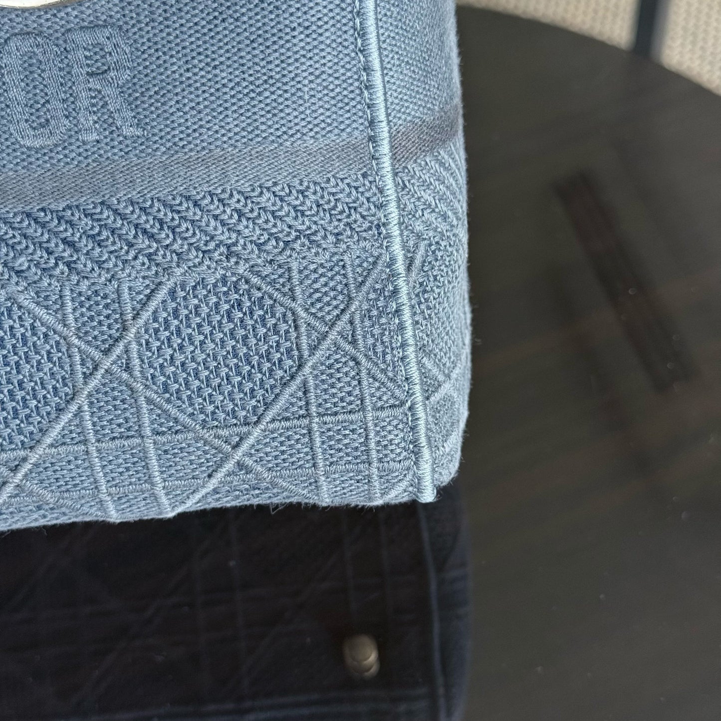 Kovancy Lady D-Lite - Cannage brodé bleu denim clair avec accessoires dorés