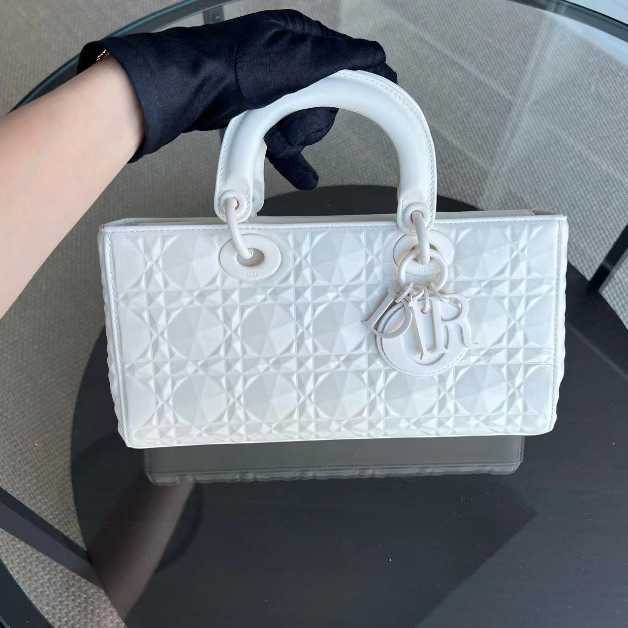 Kovancy D-Joy Medium Latte Cannage Cuir de veau motif Dimond Blanc