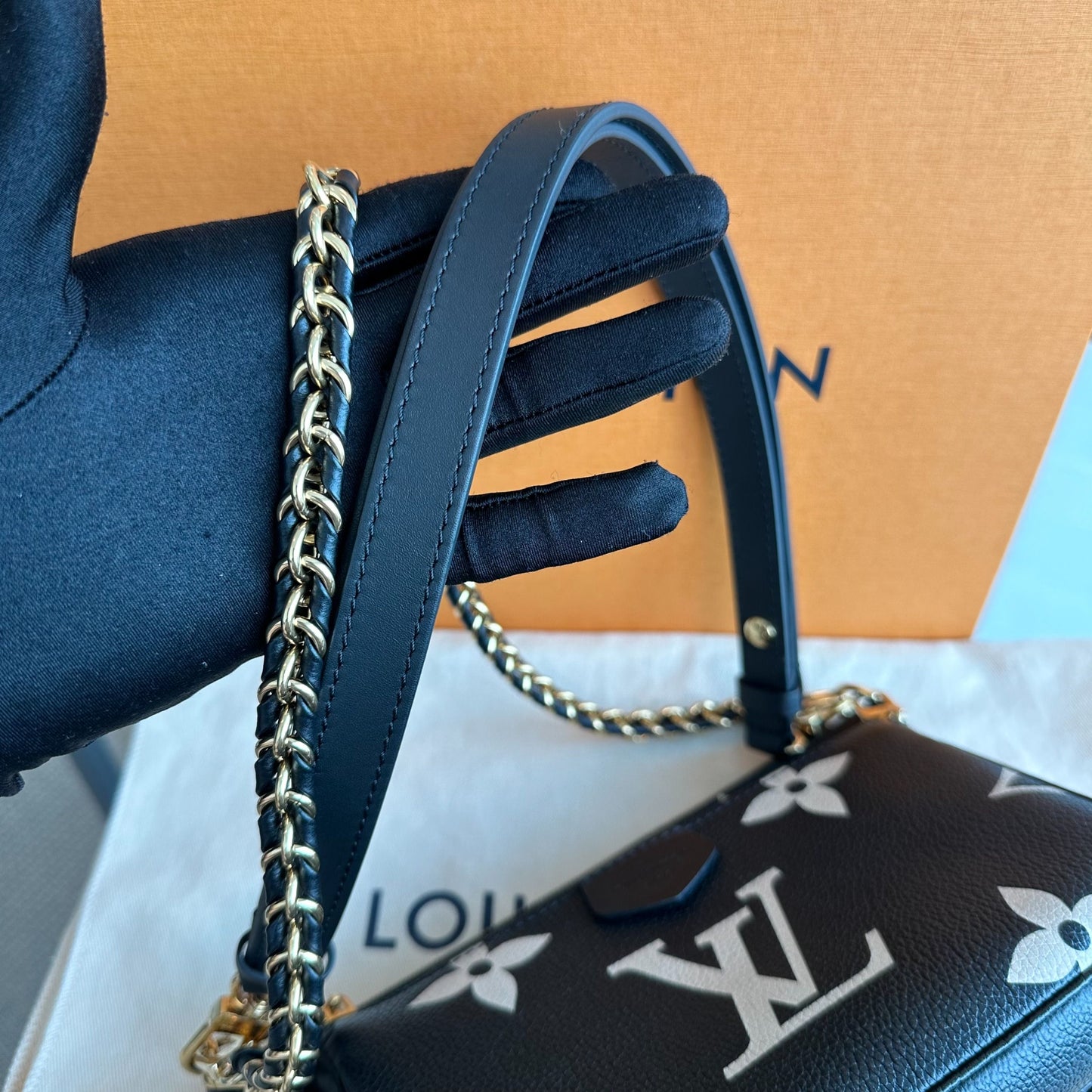 Kovancy Multi Pochette Monogram Empriente Cuir Noir