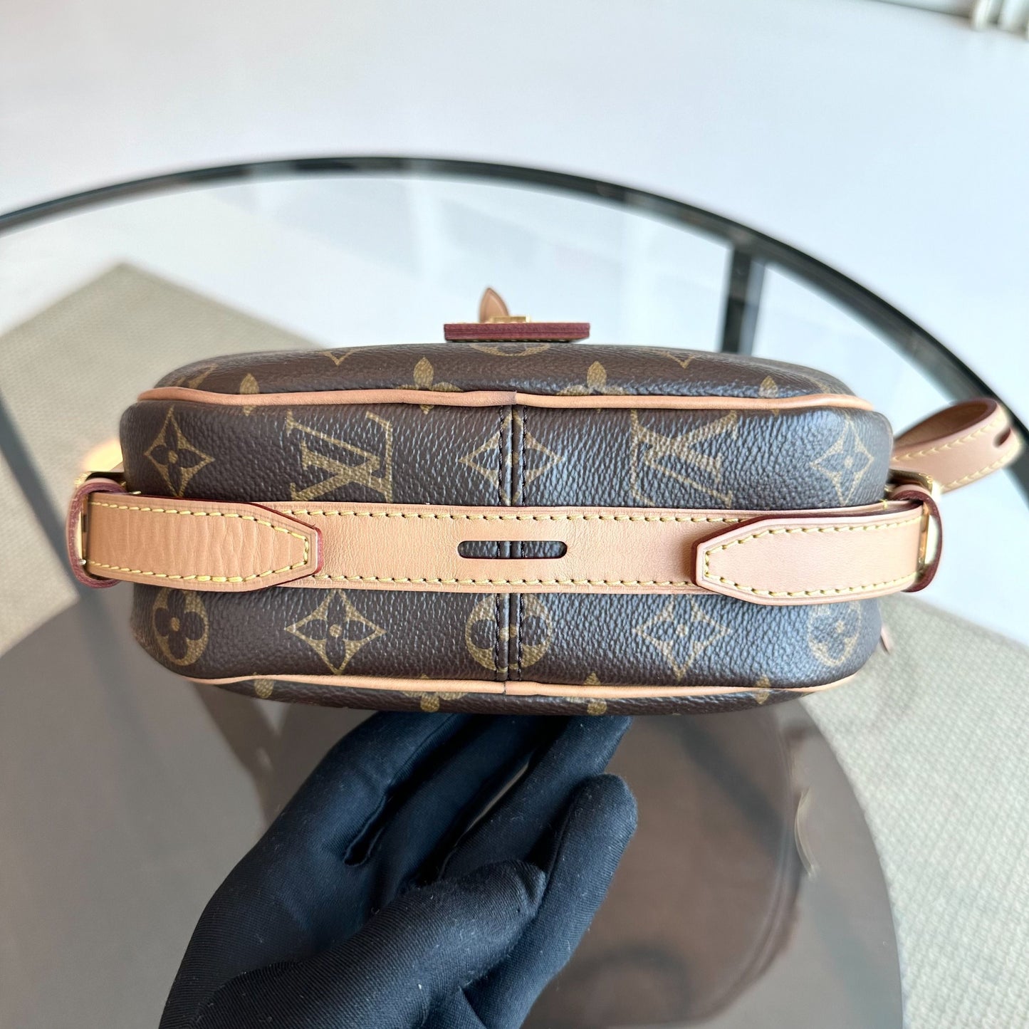 Kovancy Boîte Chapeau Souple MM Monogram Canvas Bag