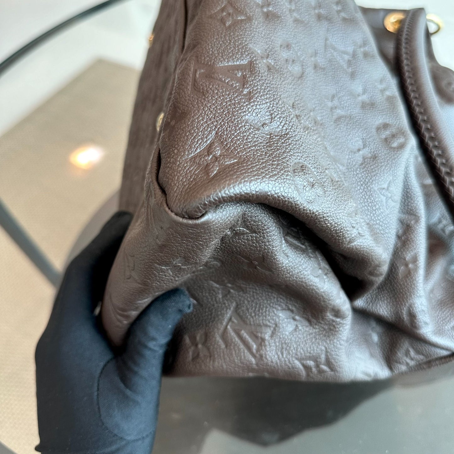 Kovancy Sac à main Artsy MM Monogram Empreinte en cuir marron