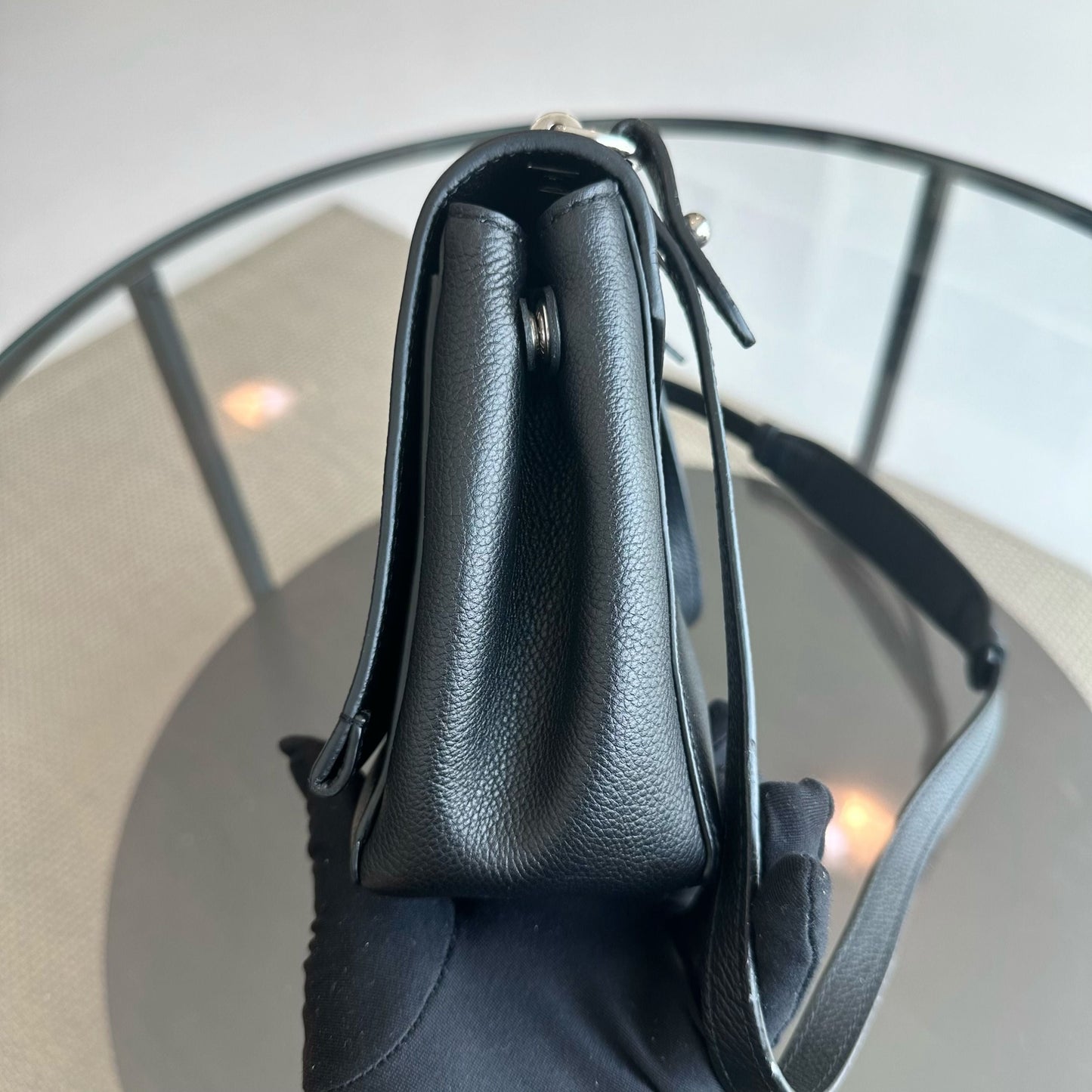 Kovancy Sac bandoulière en cuir de veau Lockme II Noir SHW