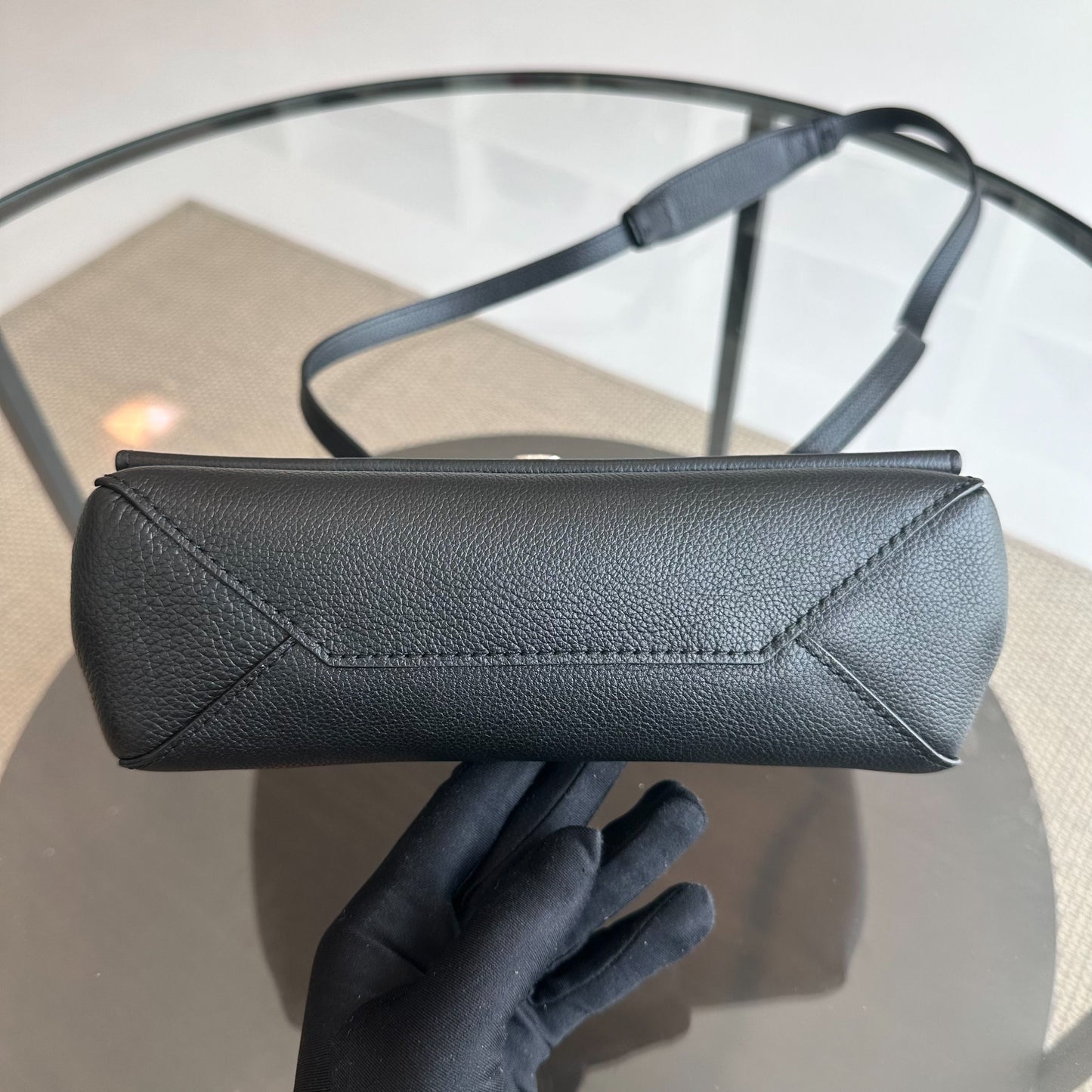 Kovancy Sac bandoulière en cuir de veau Lockme II Noir SHW