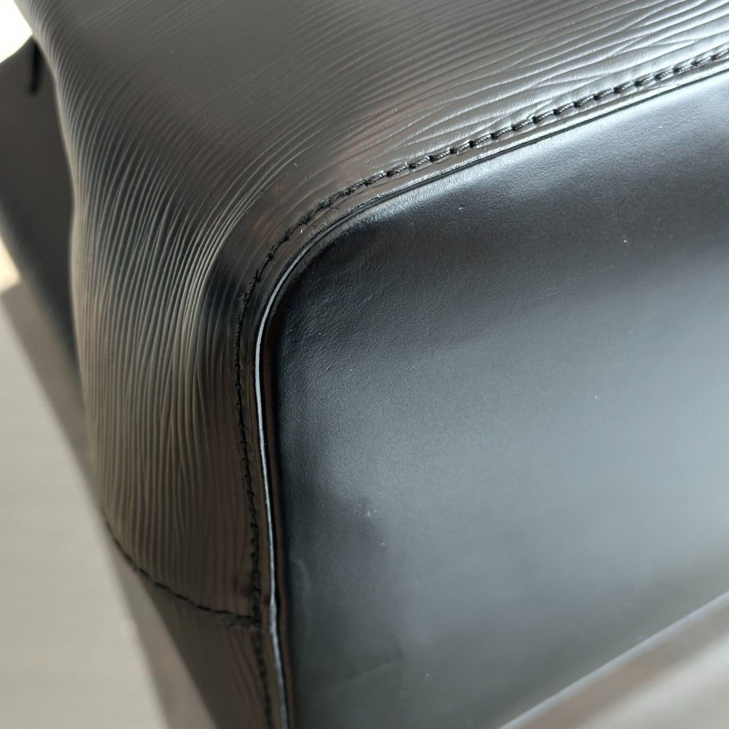 LVT Neo Noe MM Bucket Bag in Black EPI Leather SHW