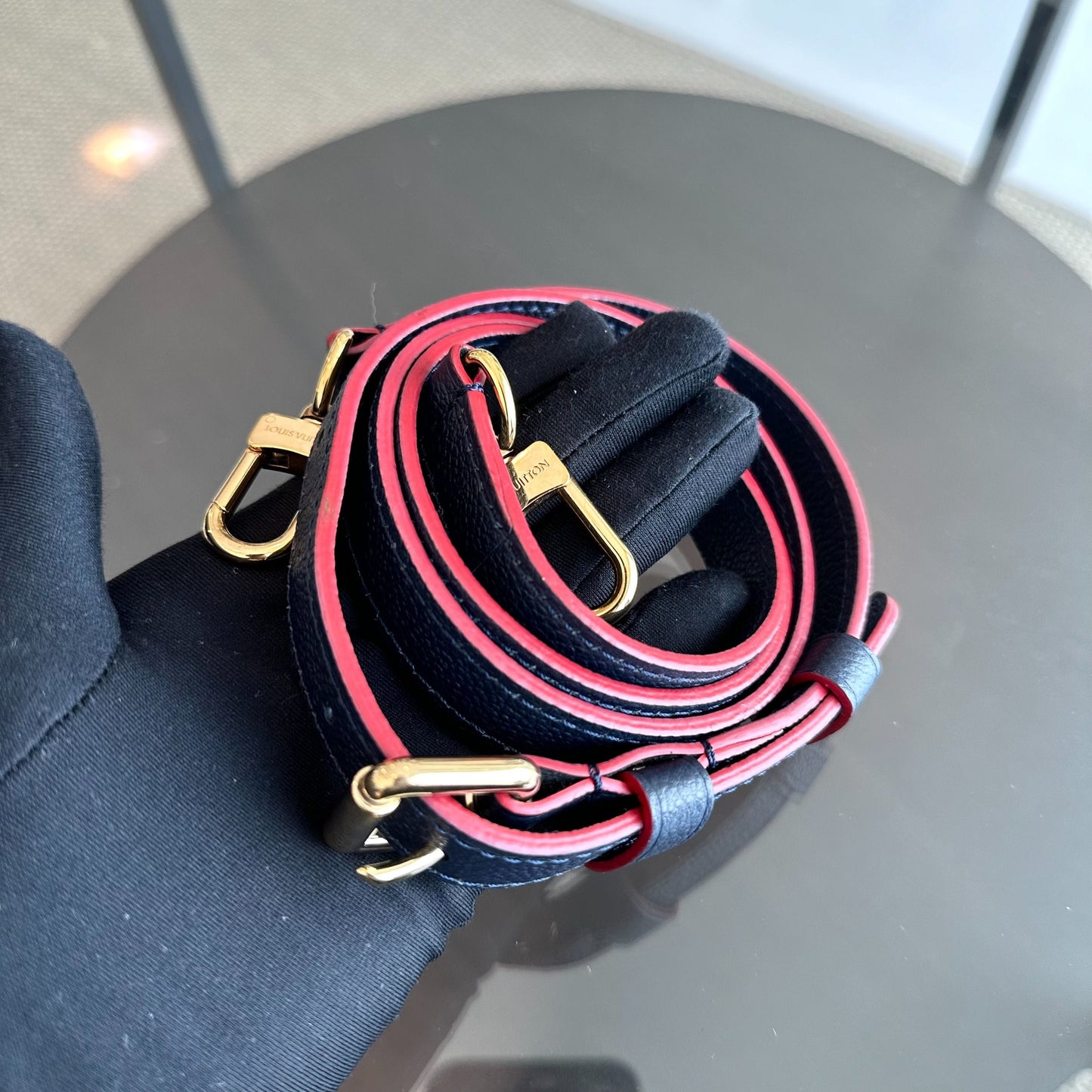 Kovancy Pochette Metis Veau Empreinte Cuir Bleu Marine GHW