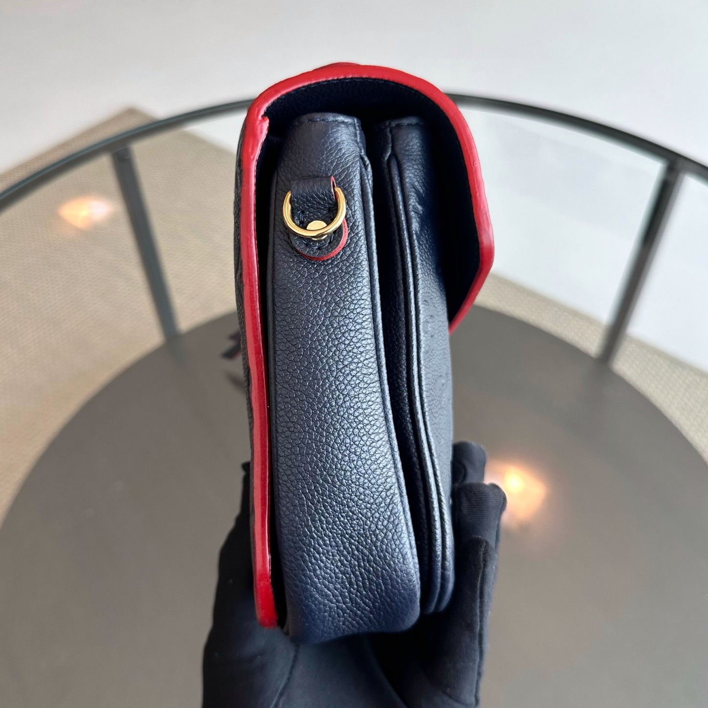 Kovancy Pochette Metis Veau Empreinte Cuir Bleu Marine GHW