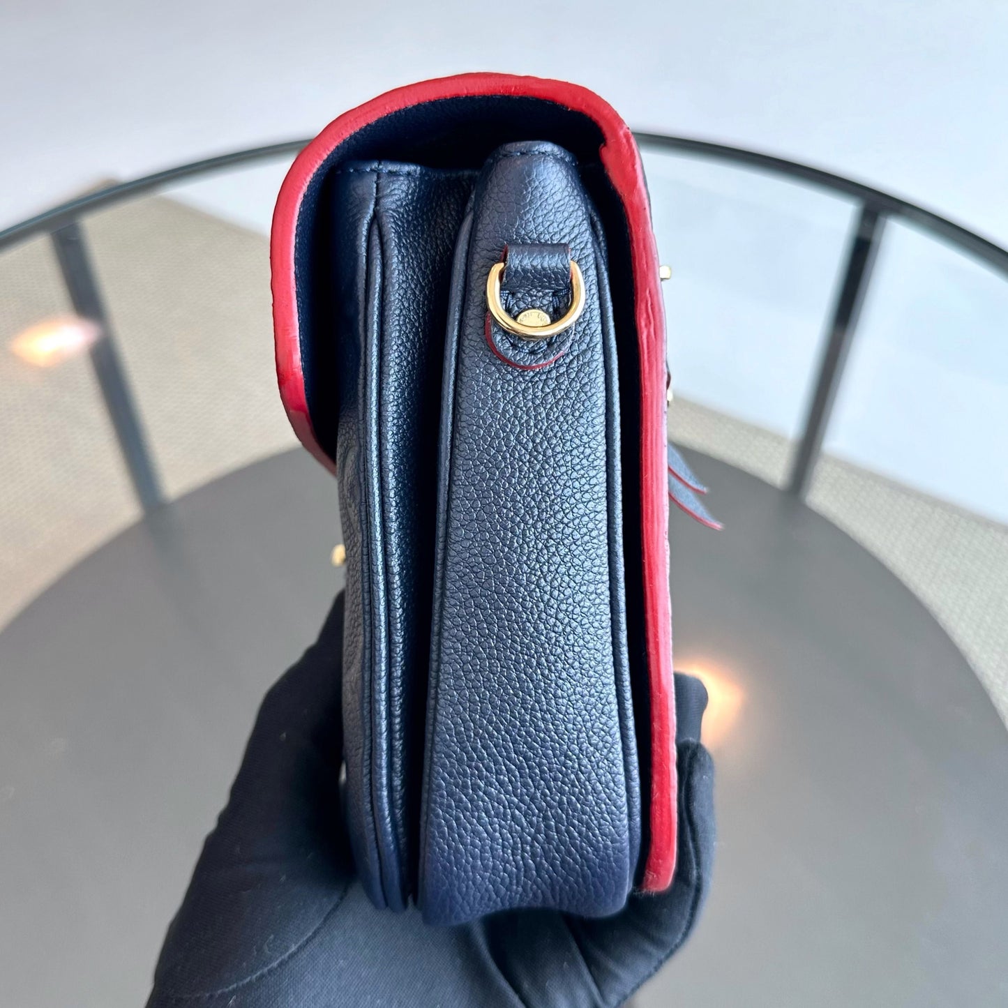 Kovancy Pochette Metis Veau Empreinte Cuir Bleu Marine GHW