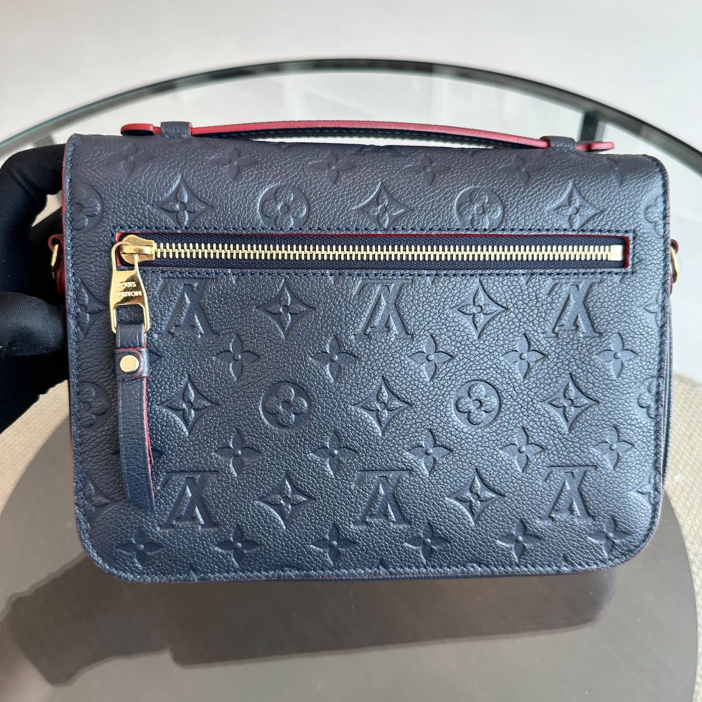Kovancy Pochette Metis Veau Empreinte Cuir Bleu Marine GHW